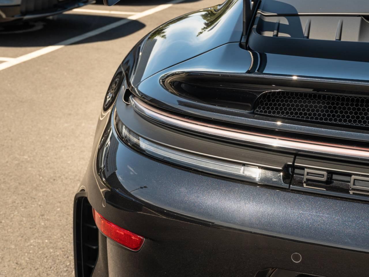Porsche 911 view 10