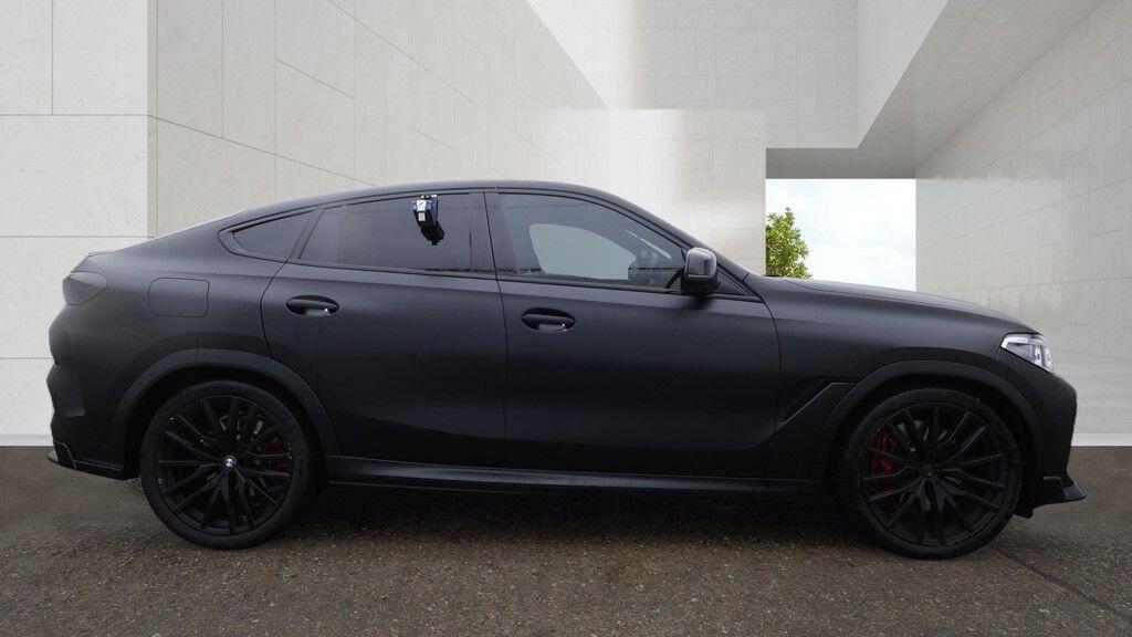 BMW X6 view 11