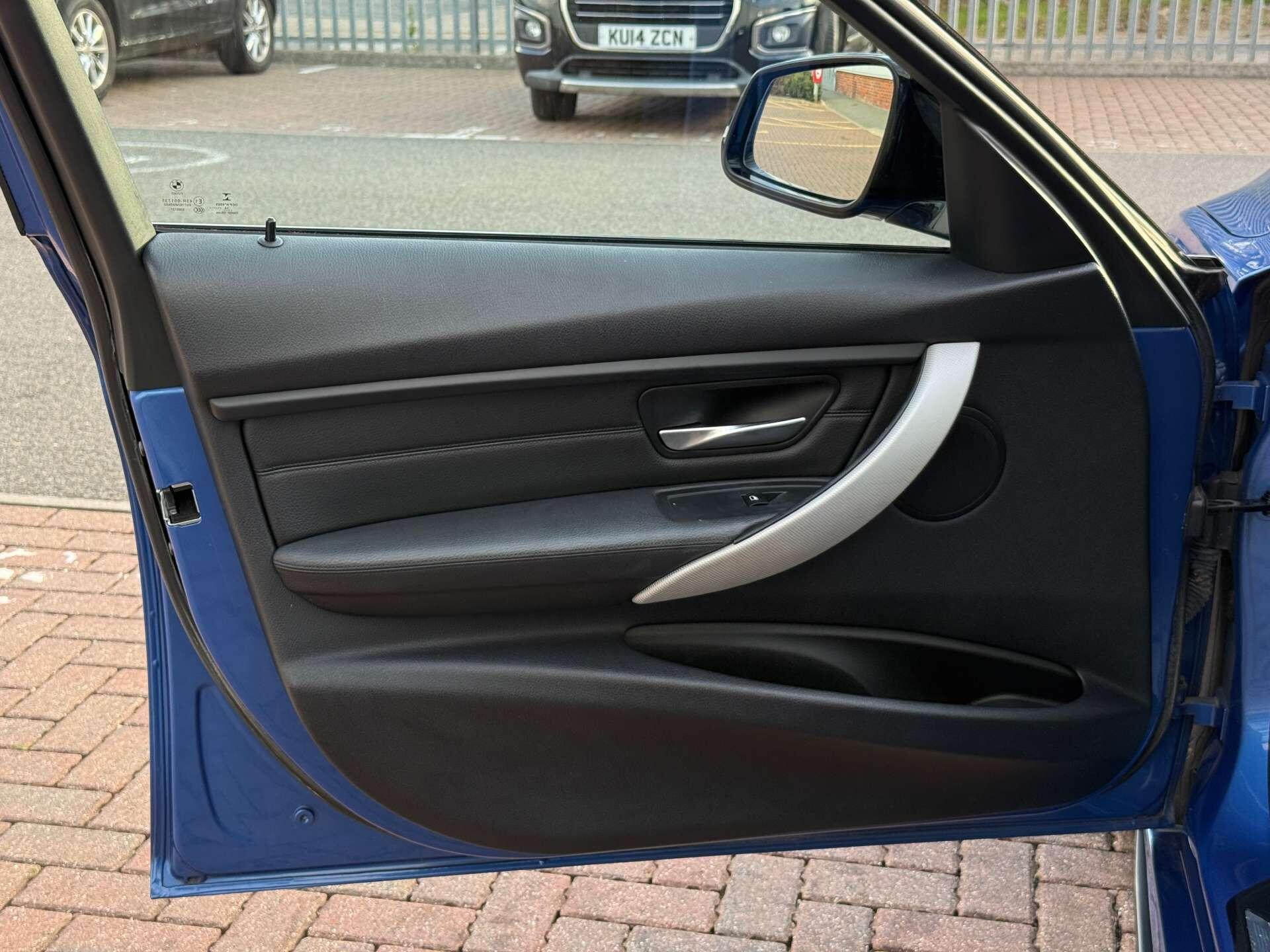 BMW 3 Series view 56