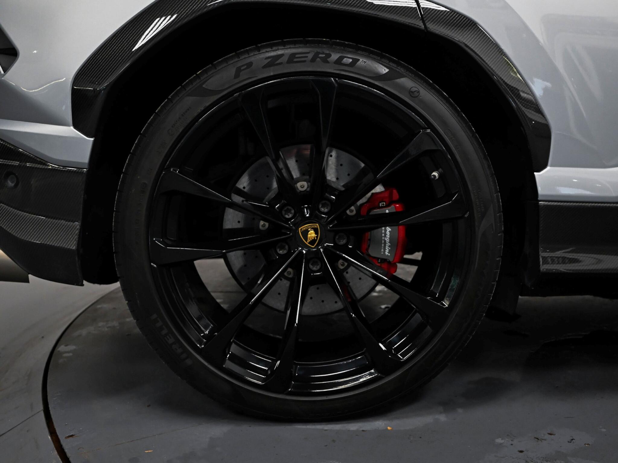 Lamborghini Urus view 77