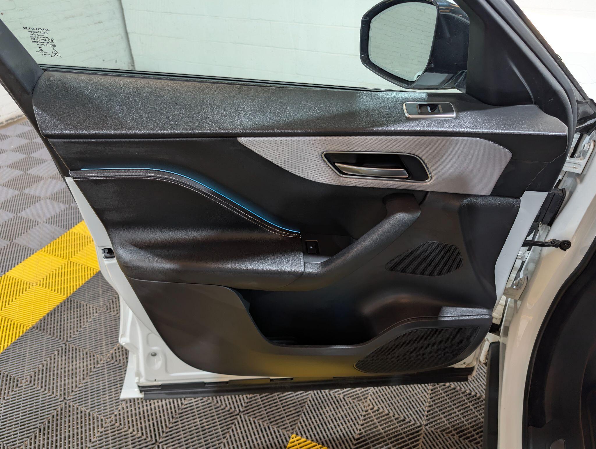 Jaguar F-Pace view 45