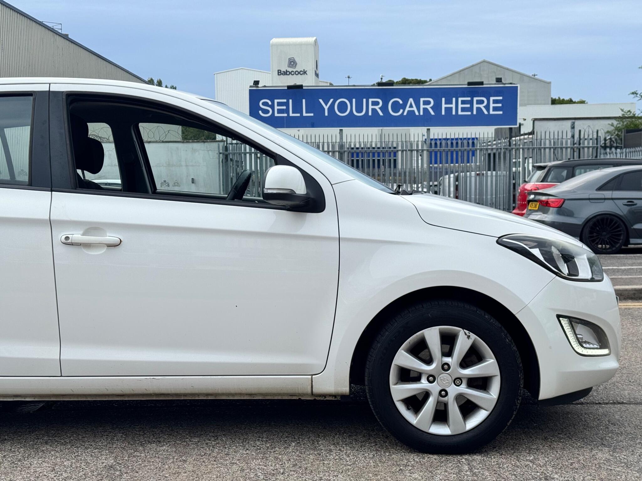 Hyundai i20 view 18