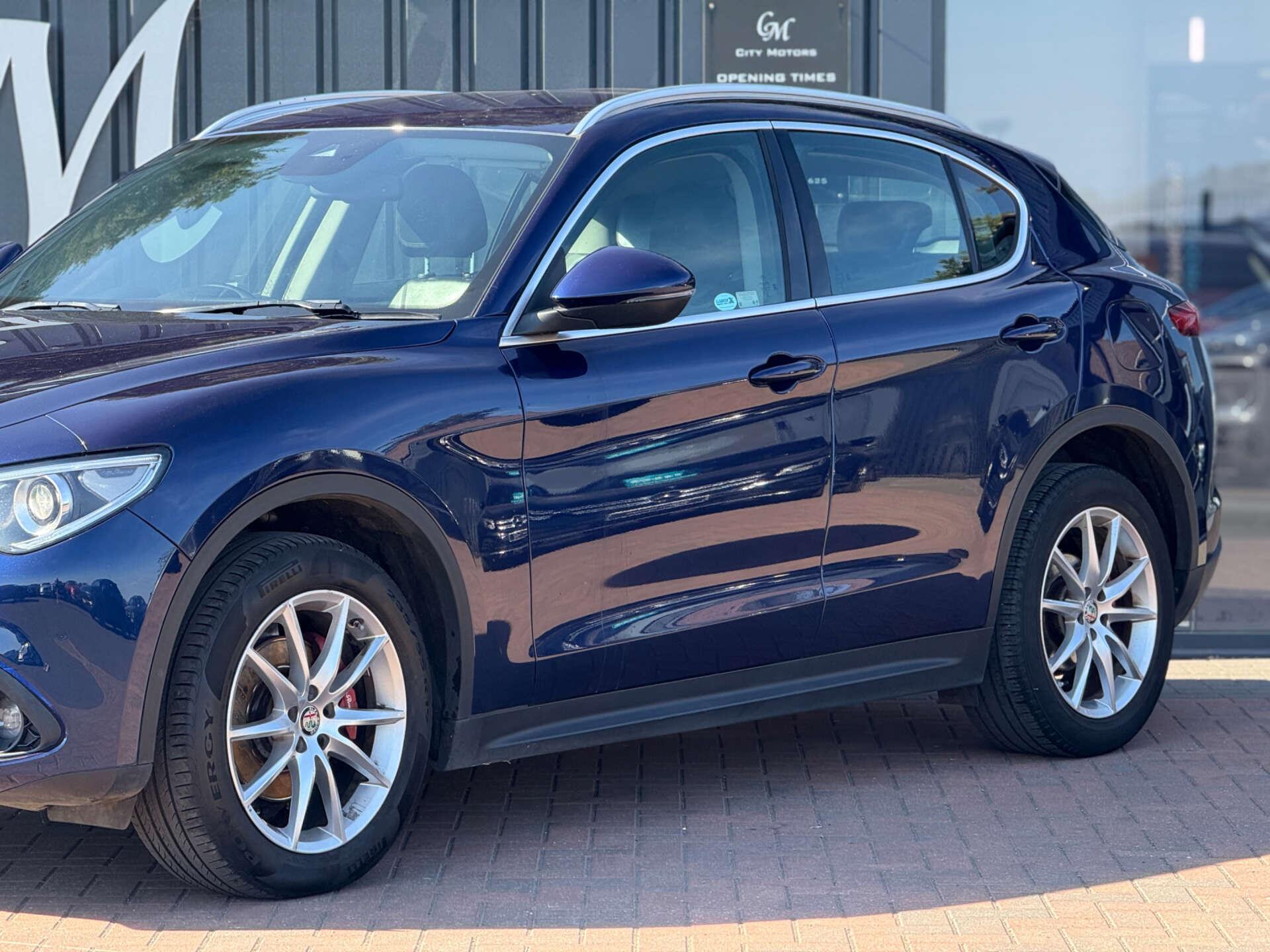 Alfa Romeo Stelvio view 3