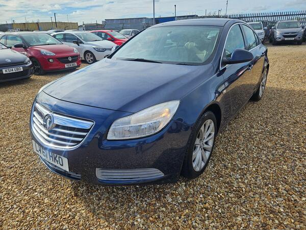 Blue 2011 Vauxhall Insignia Estate Front-wheel drive Manual