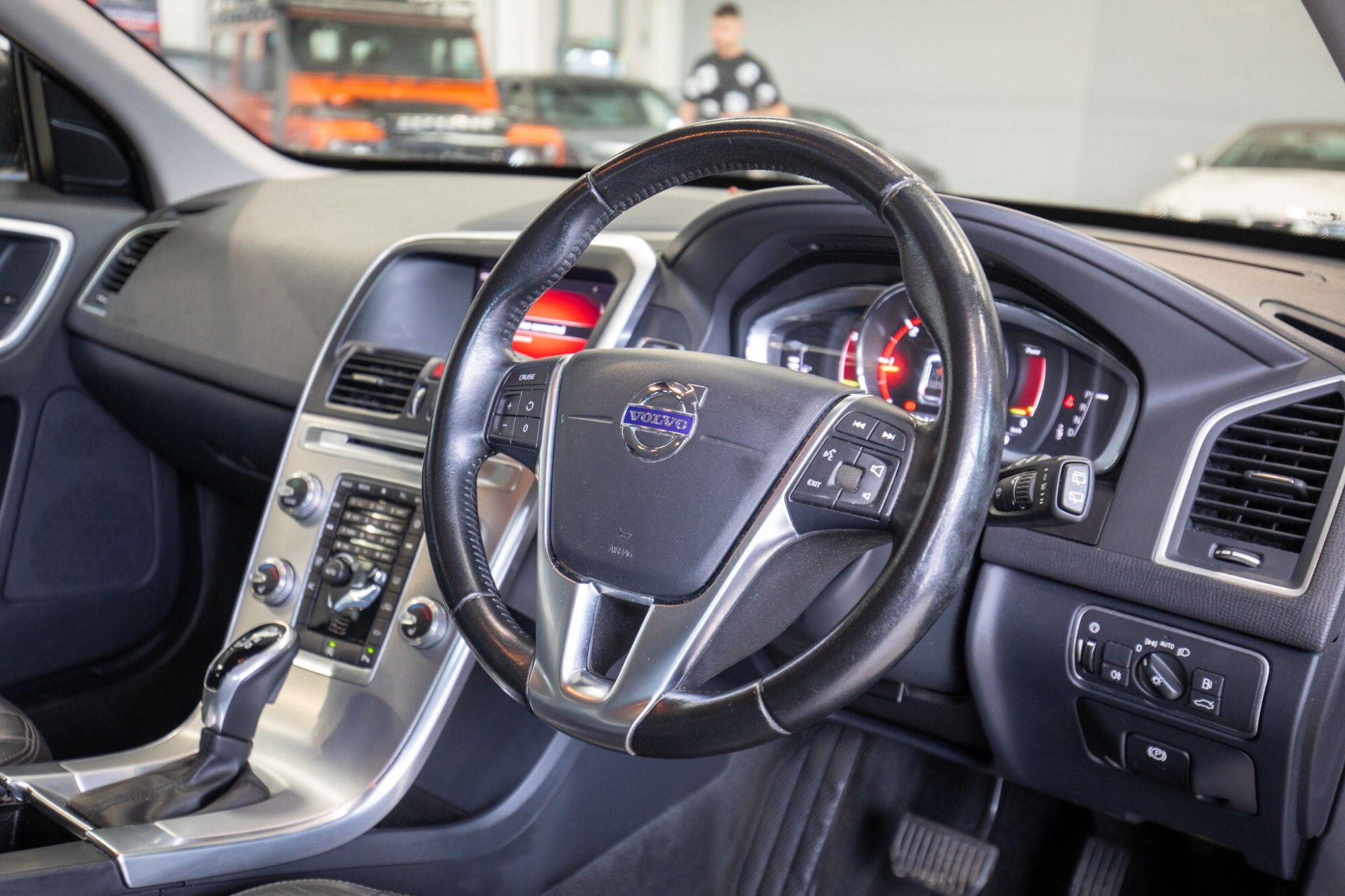 Volvo XC60 view 2