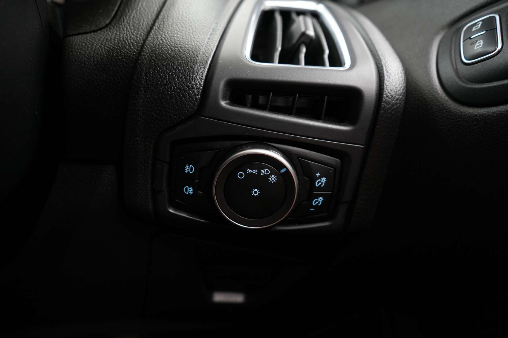 Ford Focus view 41