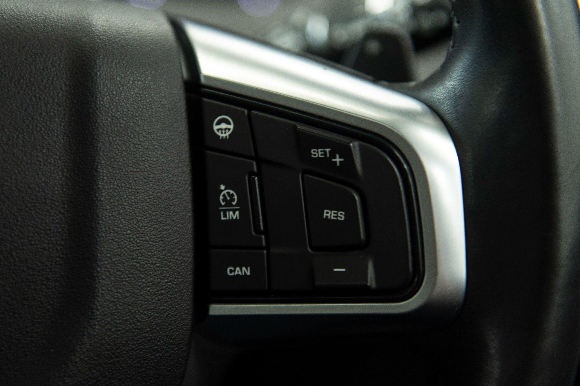 Land Rover Discovery Sport view 26