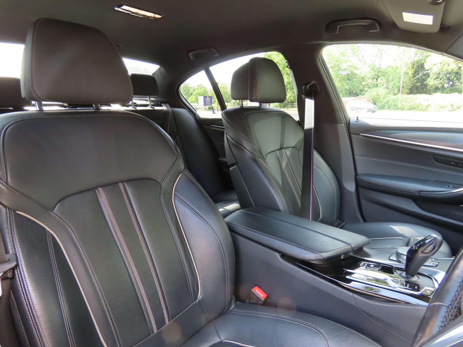 BMW 5 Series view 8