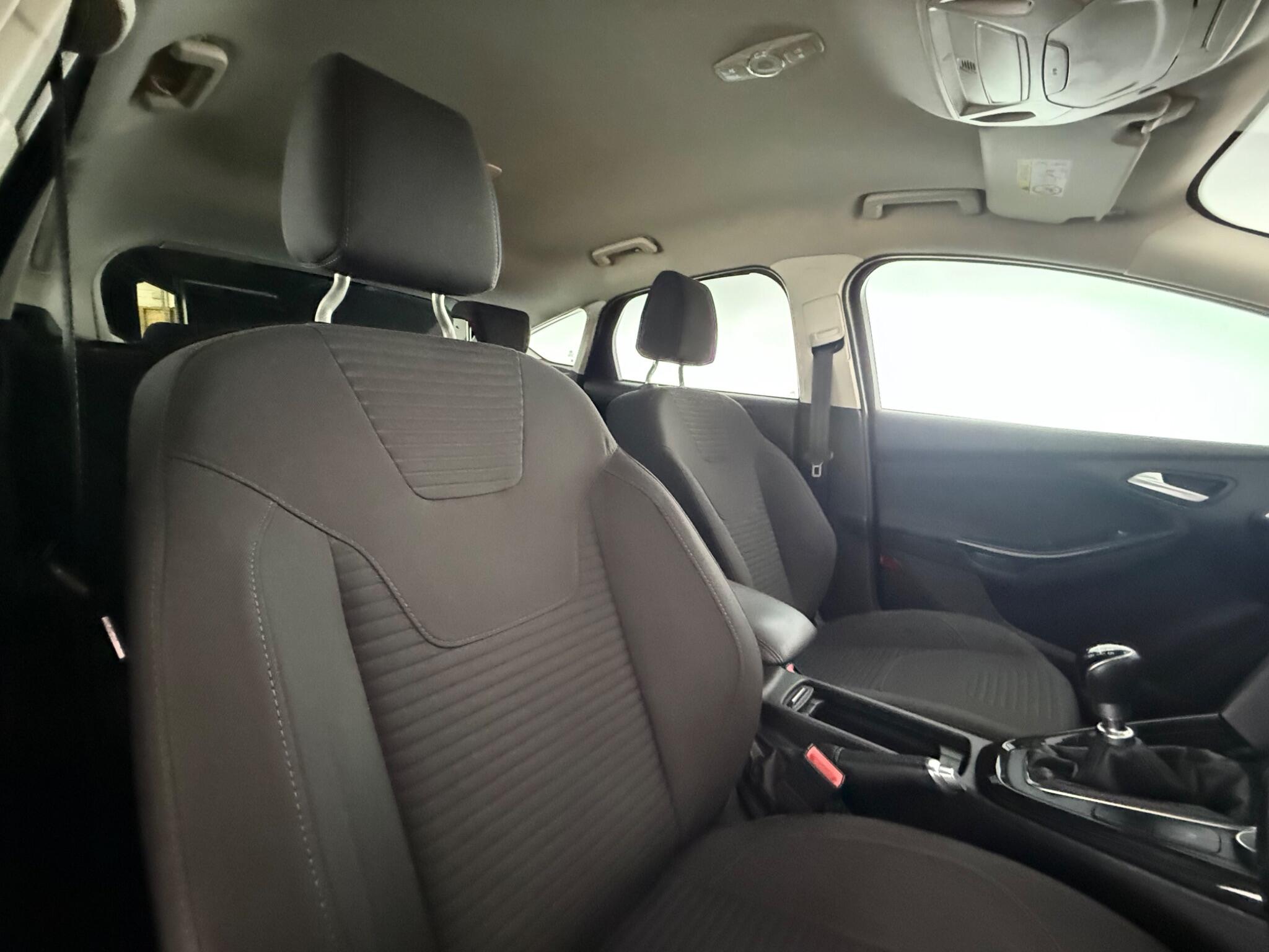 Ford Focus view 25