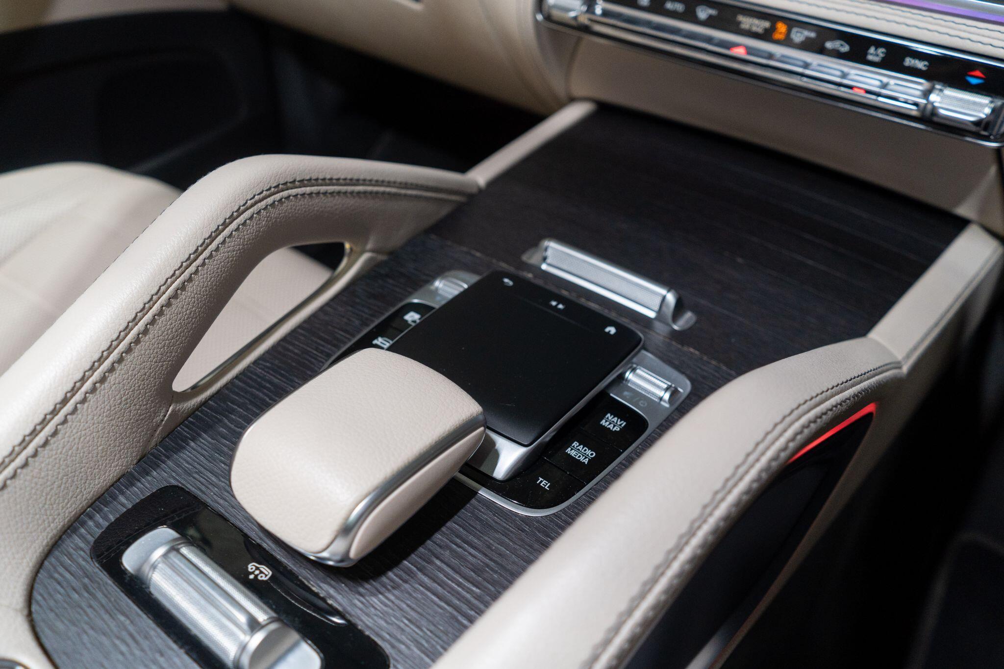 Mercedes-Benz GLS view 18