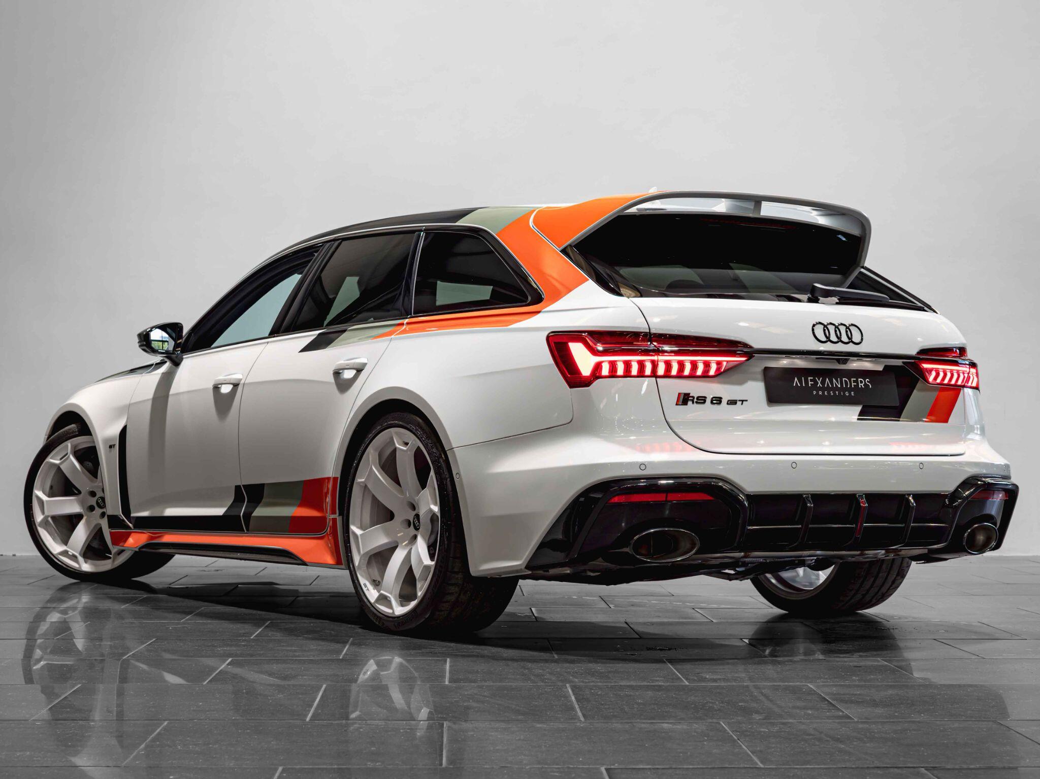 Audi RS6 Avant view 9