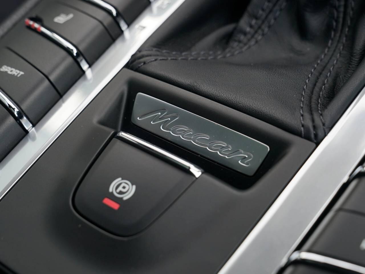 Porsche Macan view 38