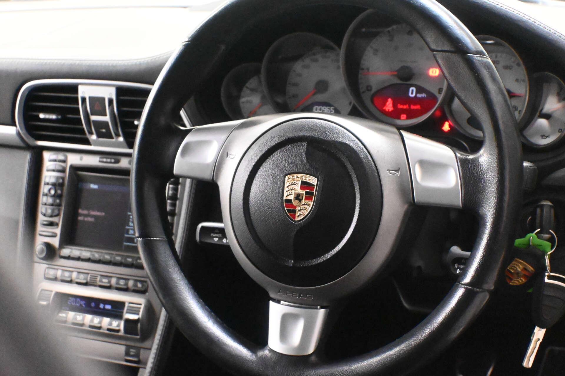 Porsche 911 view 23