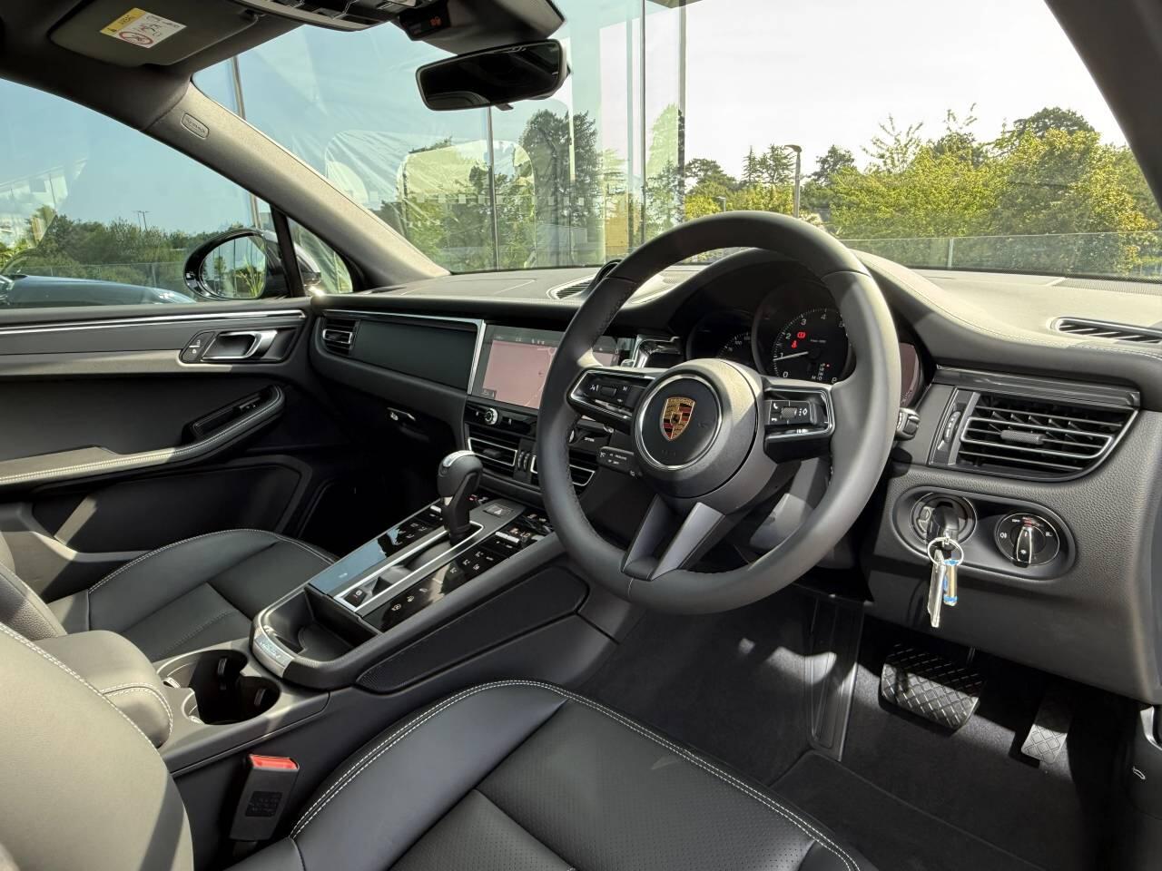 Porsche Macan view 4