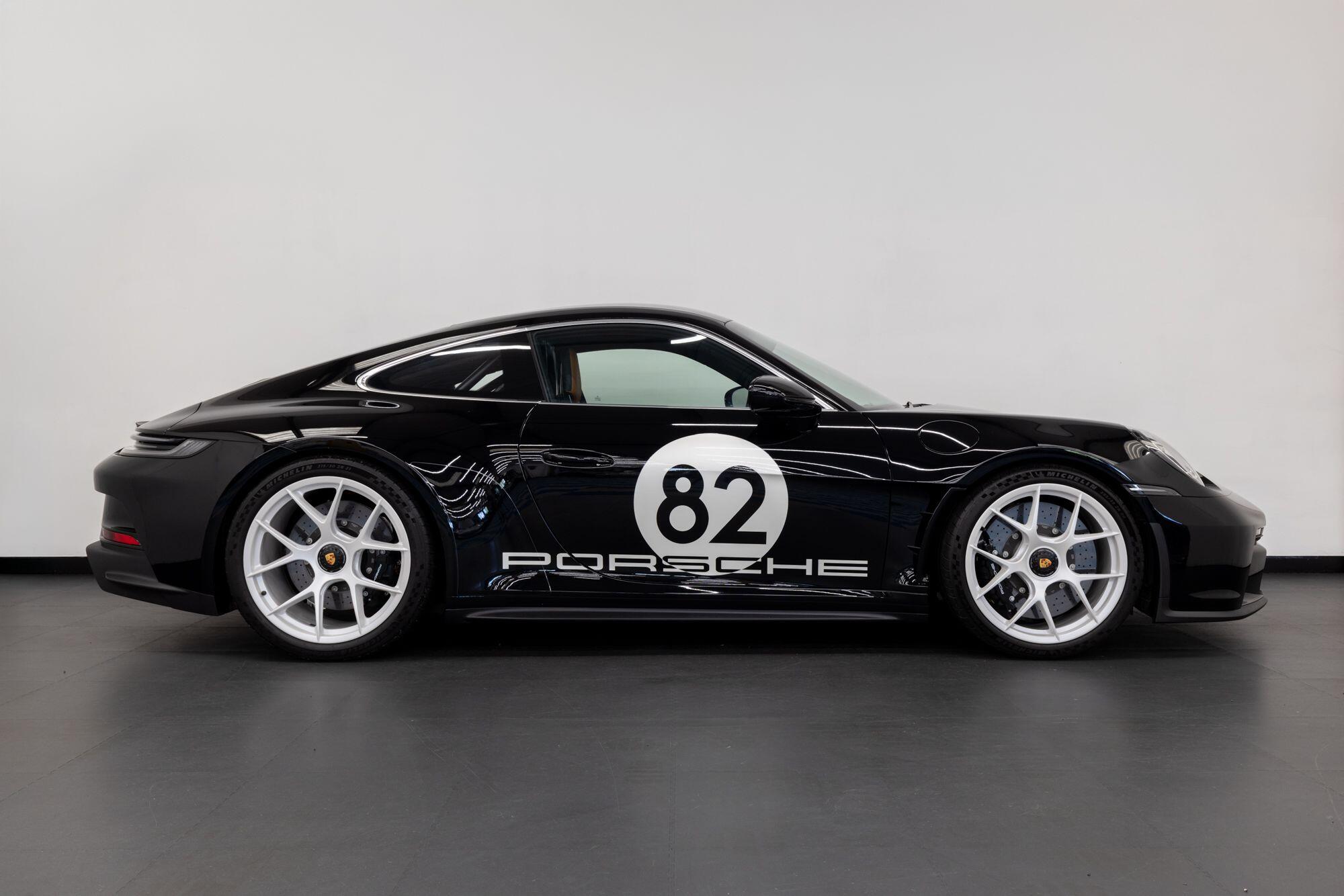 Porsche 911 view 7