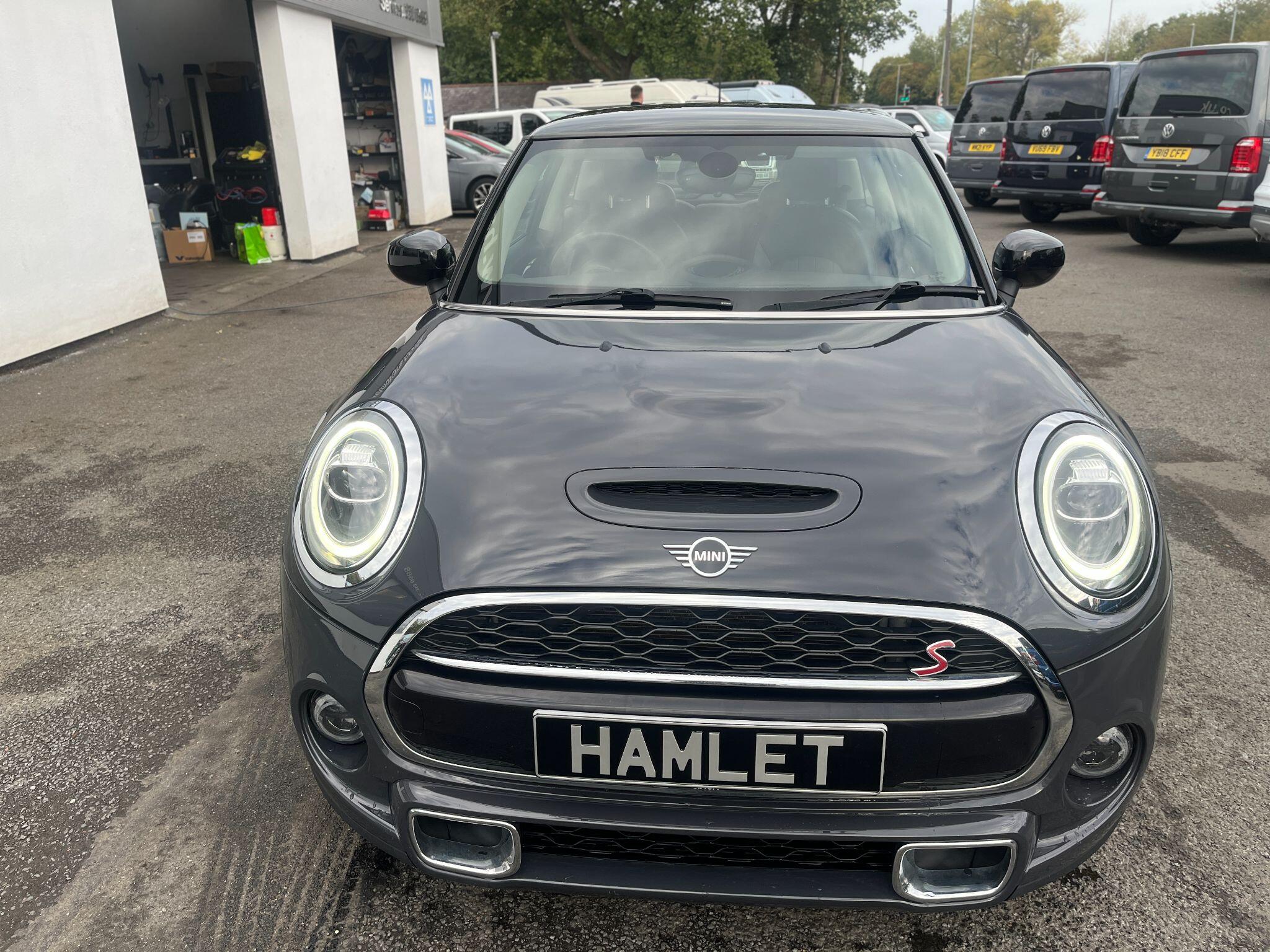 Mini Hatch view 9