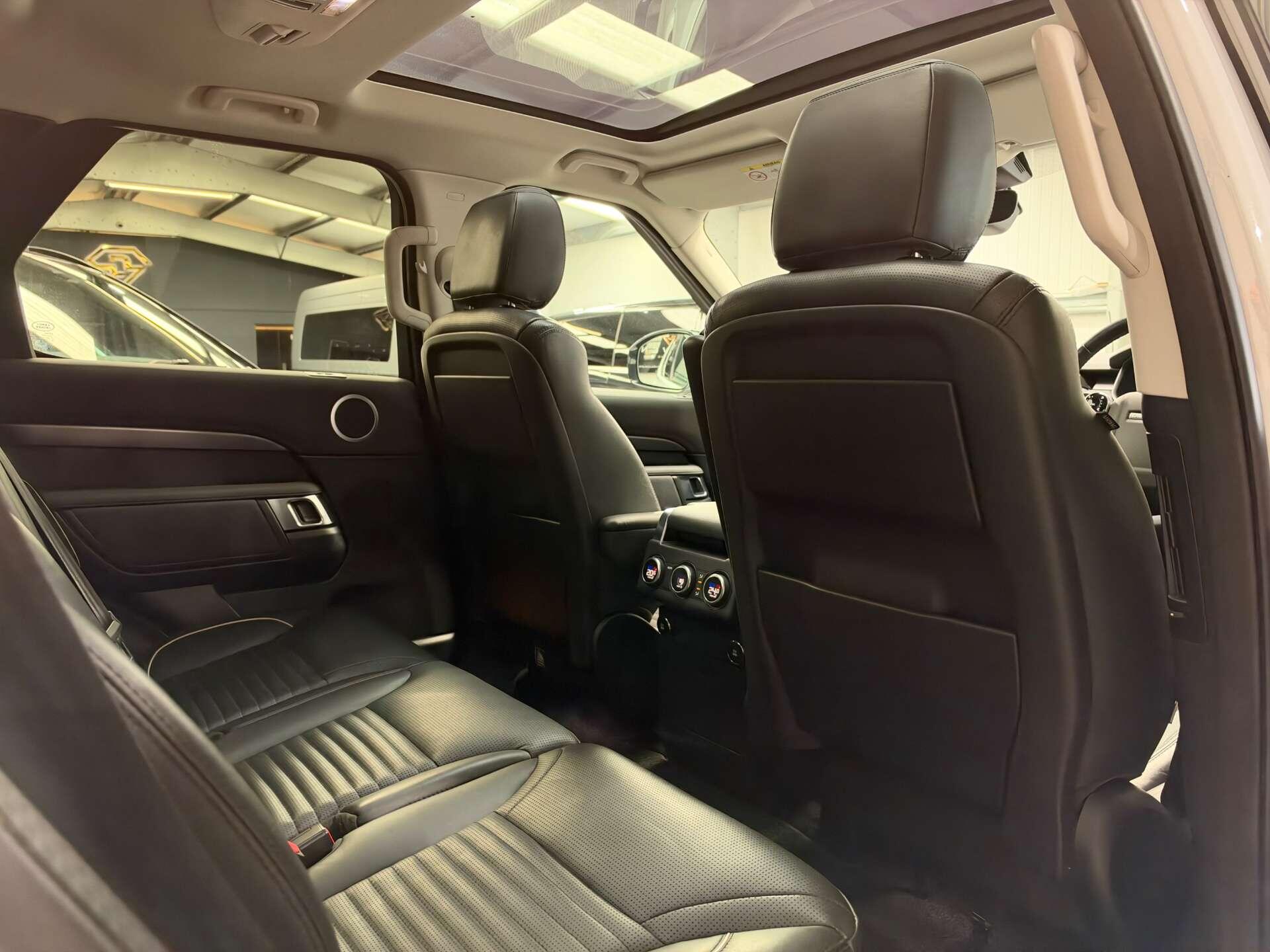 Land Rover Discovery view 35