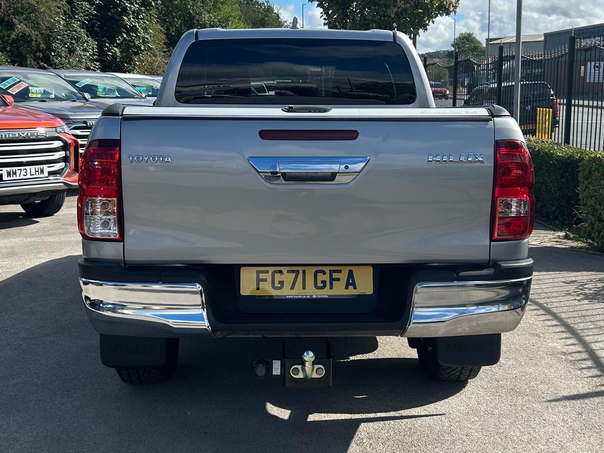 Toyota Hilux view 7