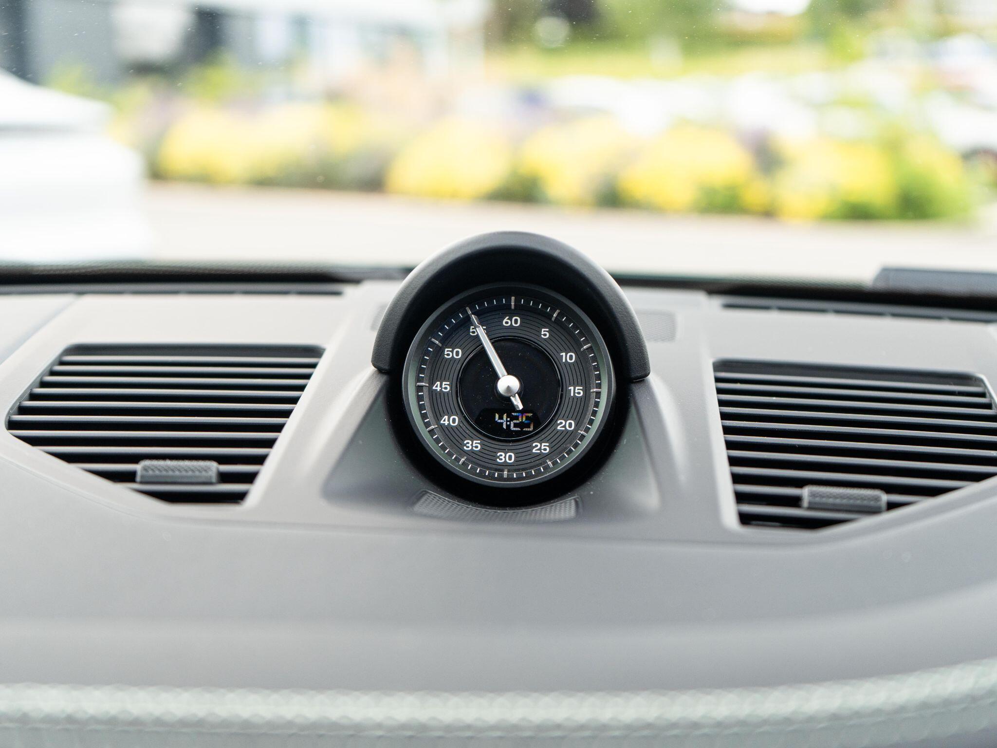 Porsche 911 view 33