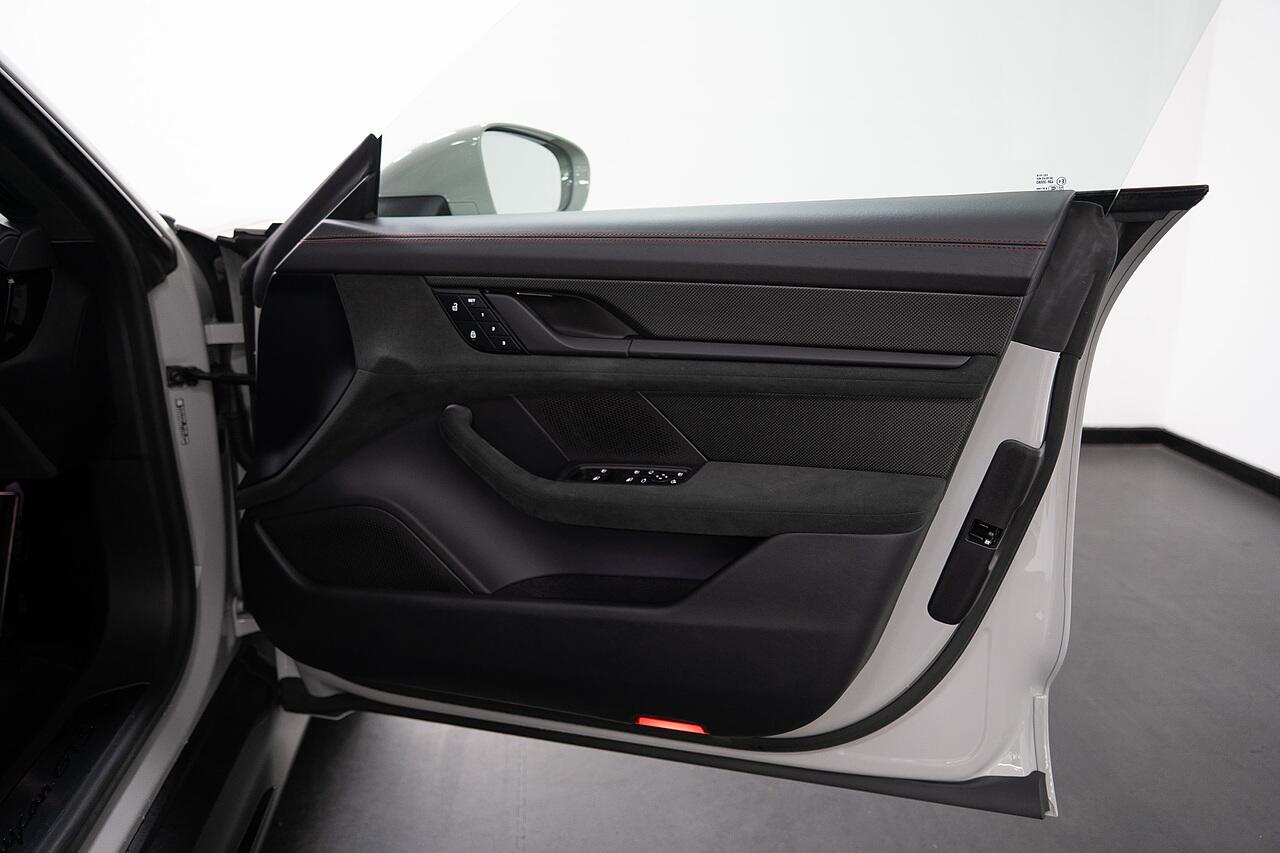 Porsche Taycan view 27