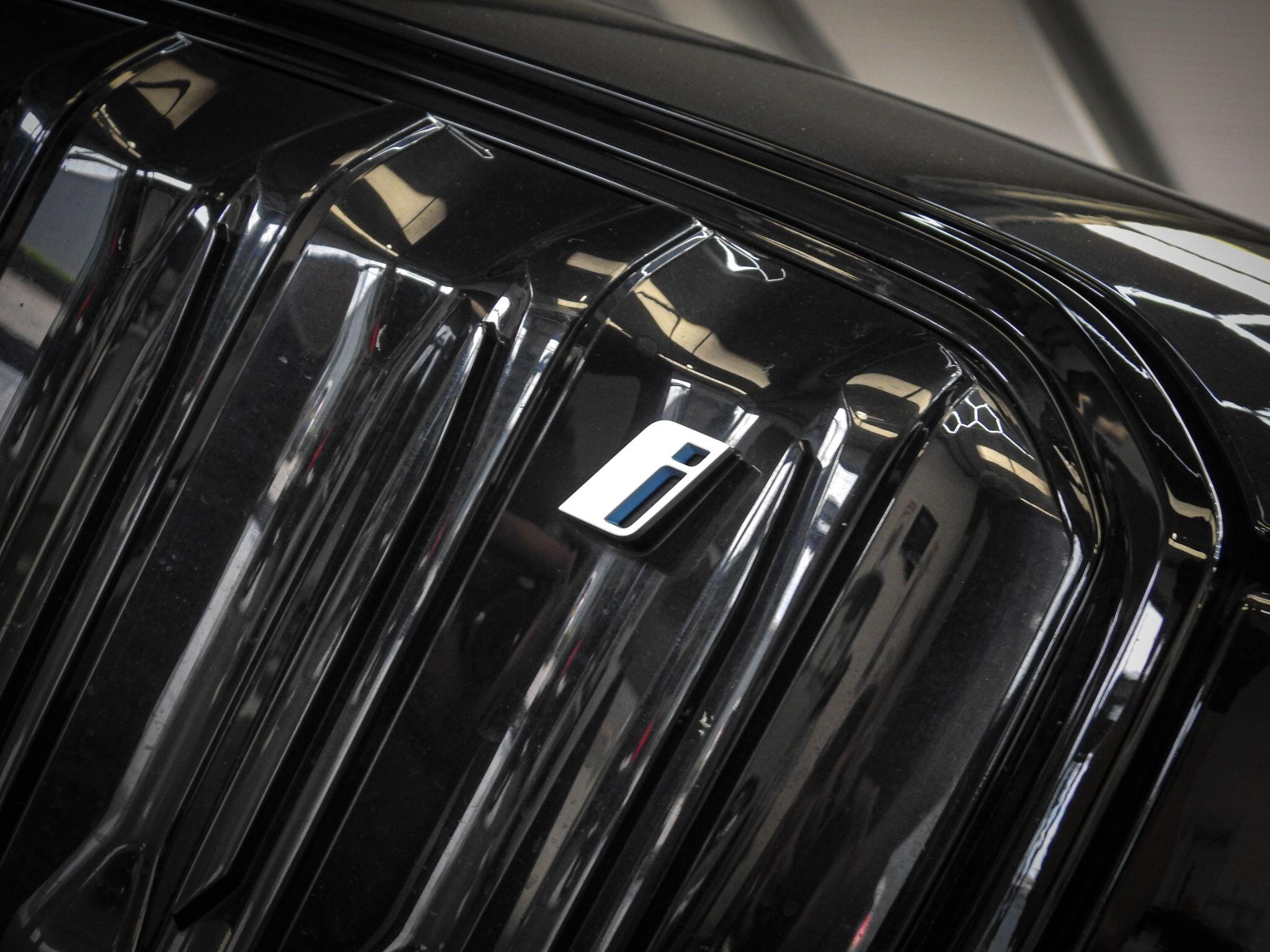 BMW Ix1 view 11