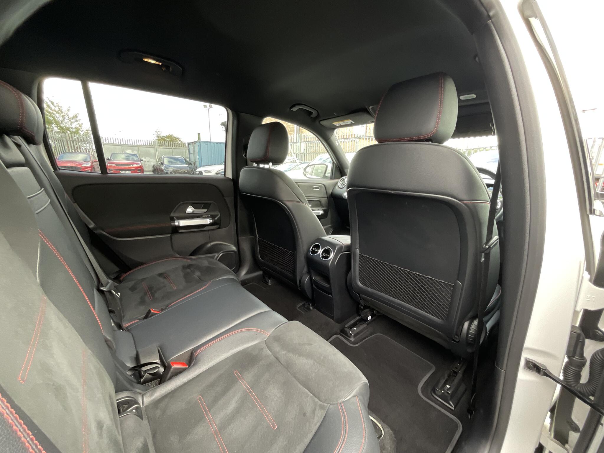 Mercedes-Benz 300 view 10