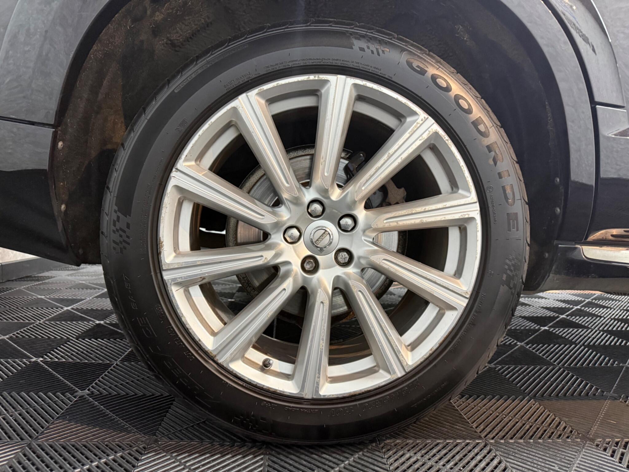 Volvo XC90 view 37