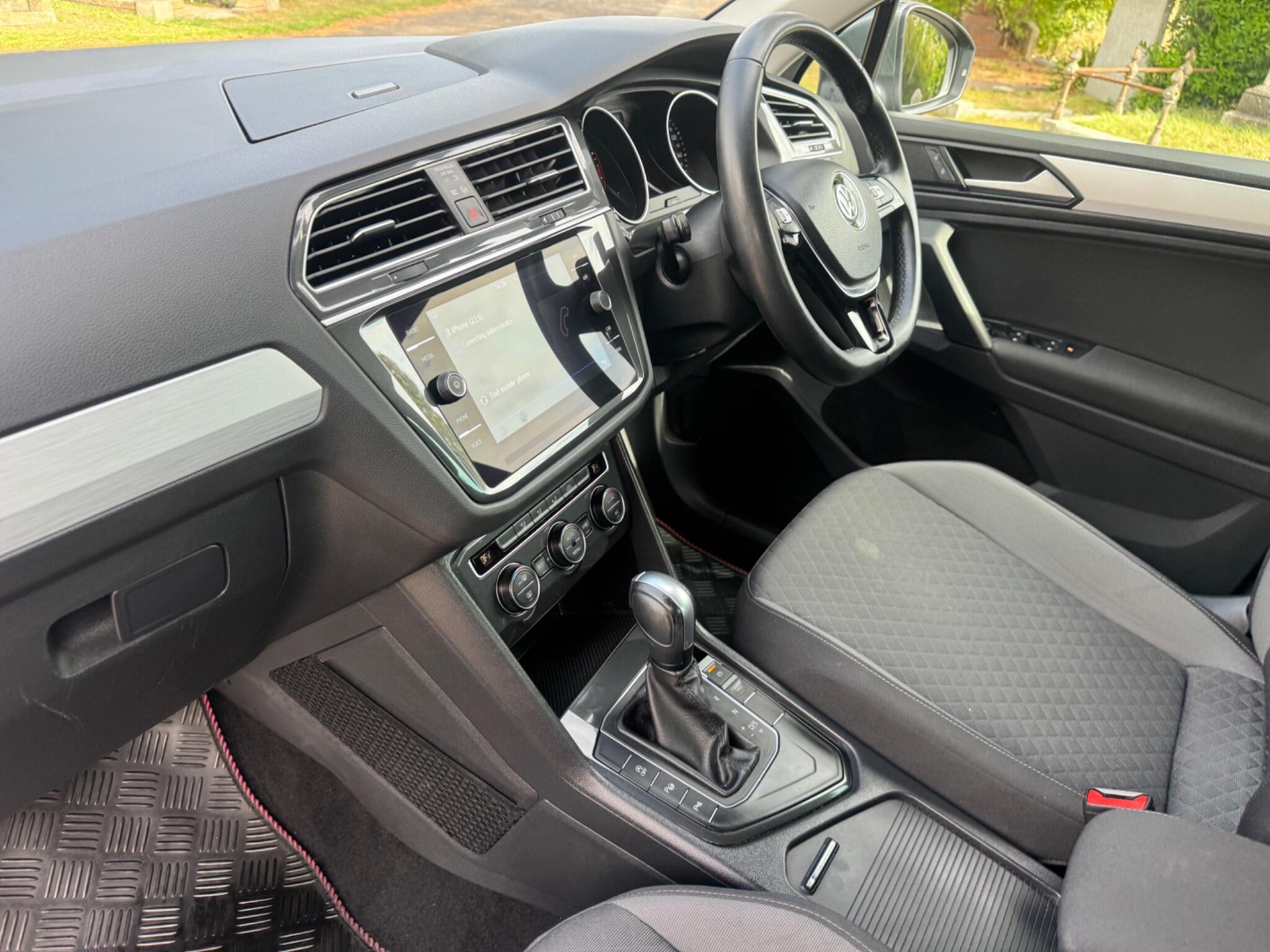 Volkswagen Tiguan view 23