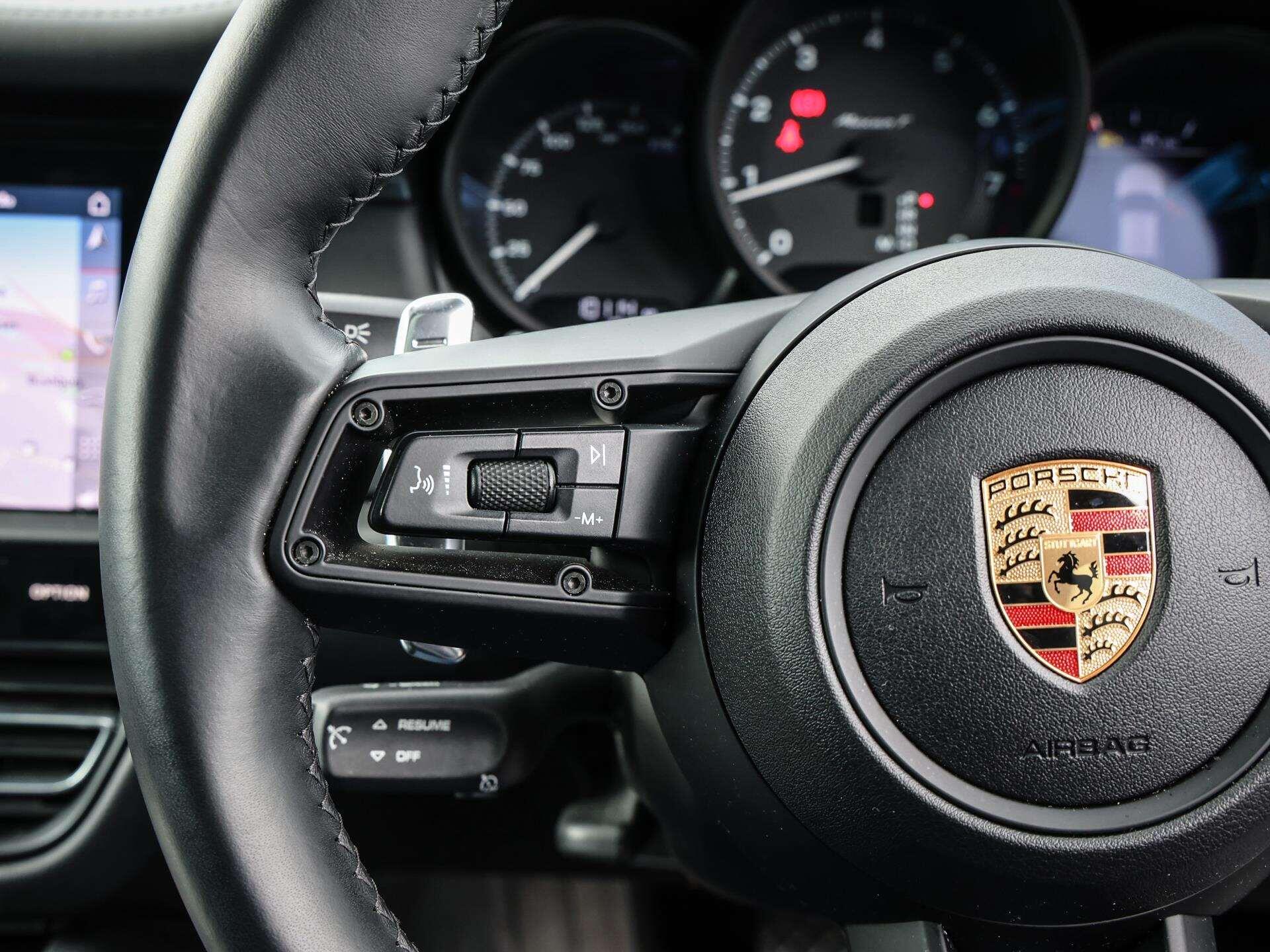 Porsche Macan view 25