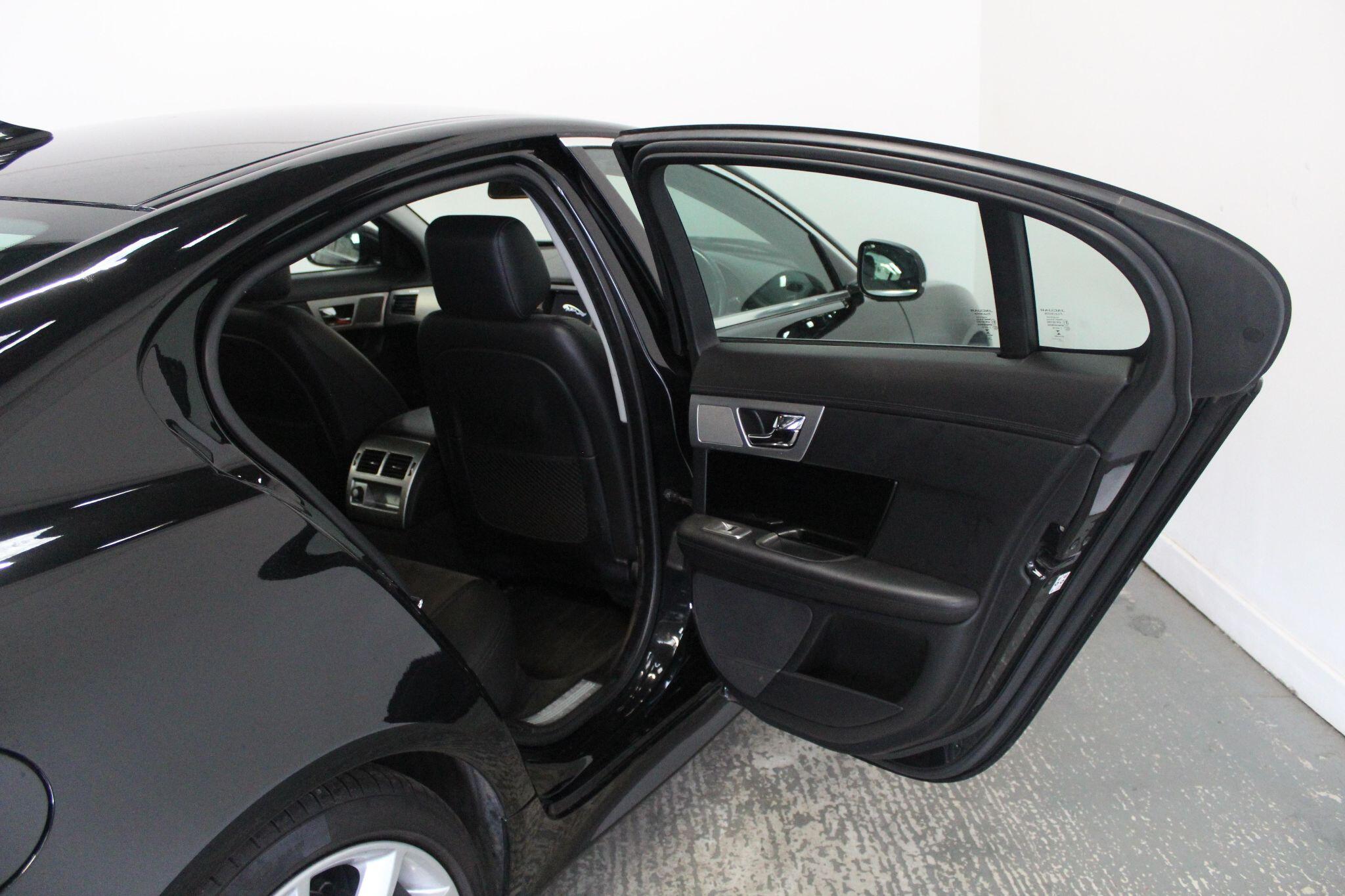 Jaguar XF view 26