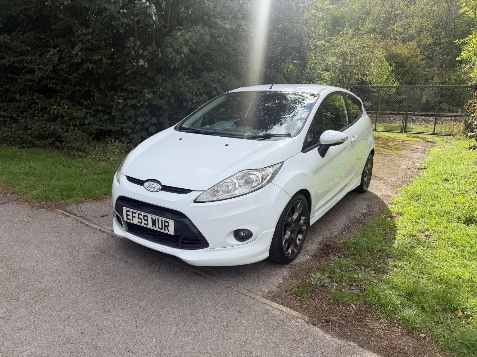 2010 Ford Fiesta in White for sale