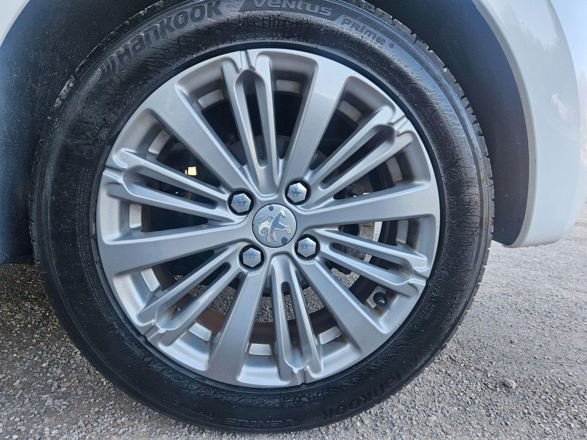 2017 Peugeot 208 image 43