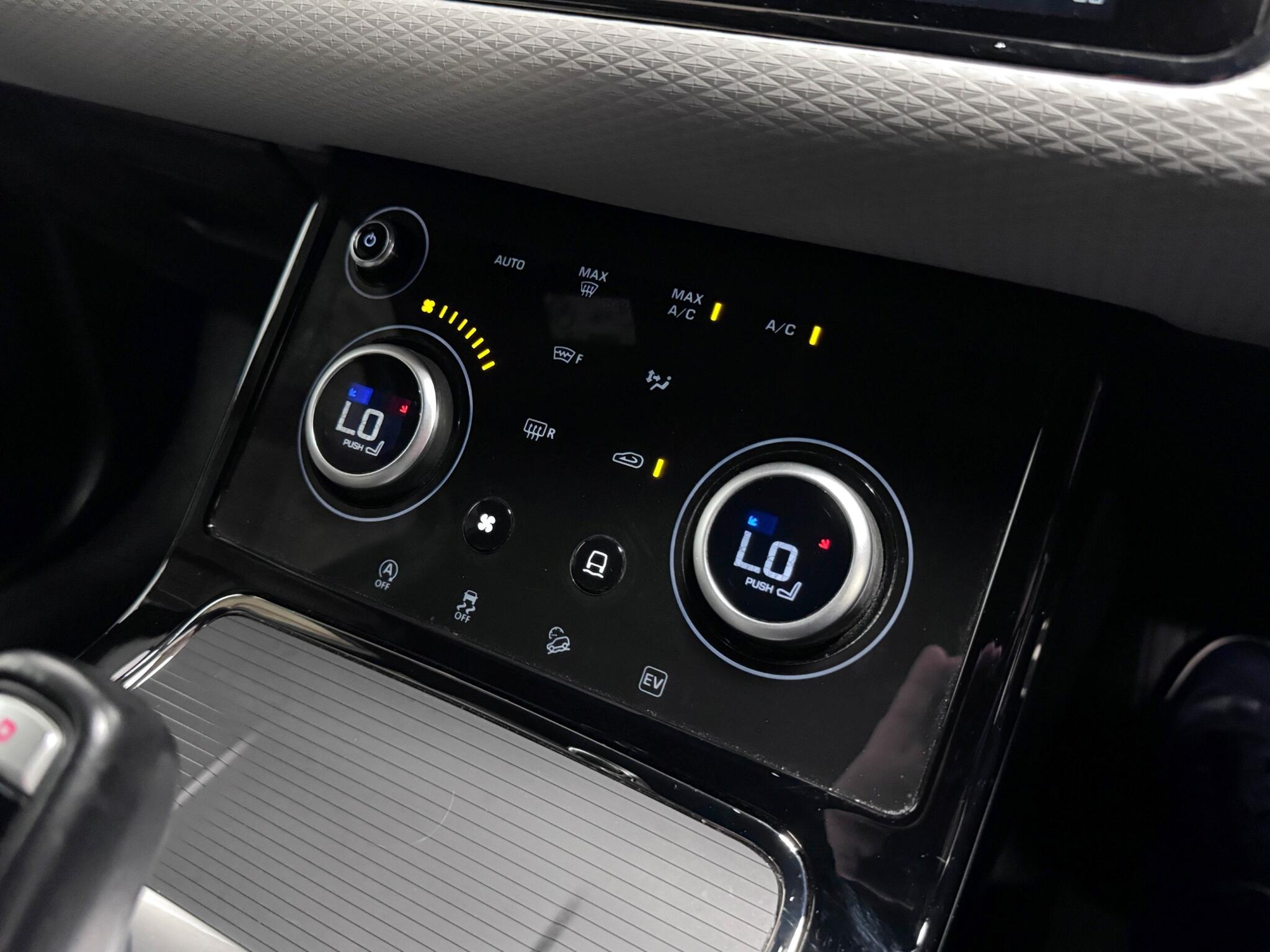 Land Rover Range Rover Evoque view 41
