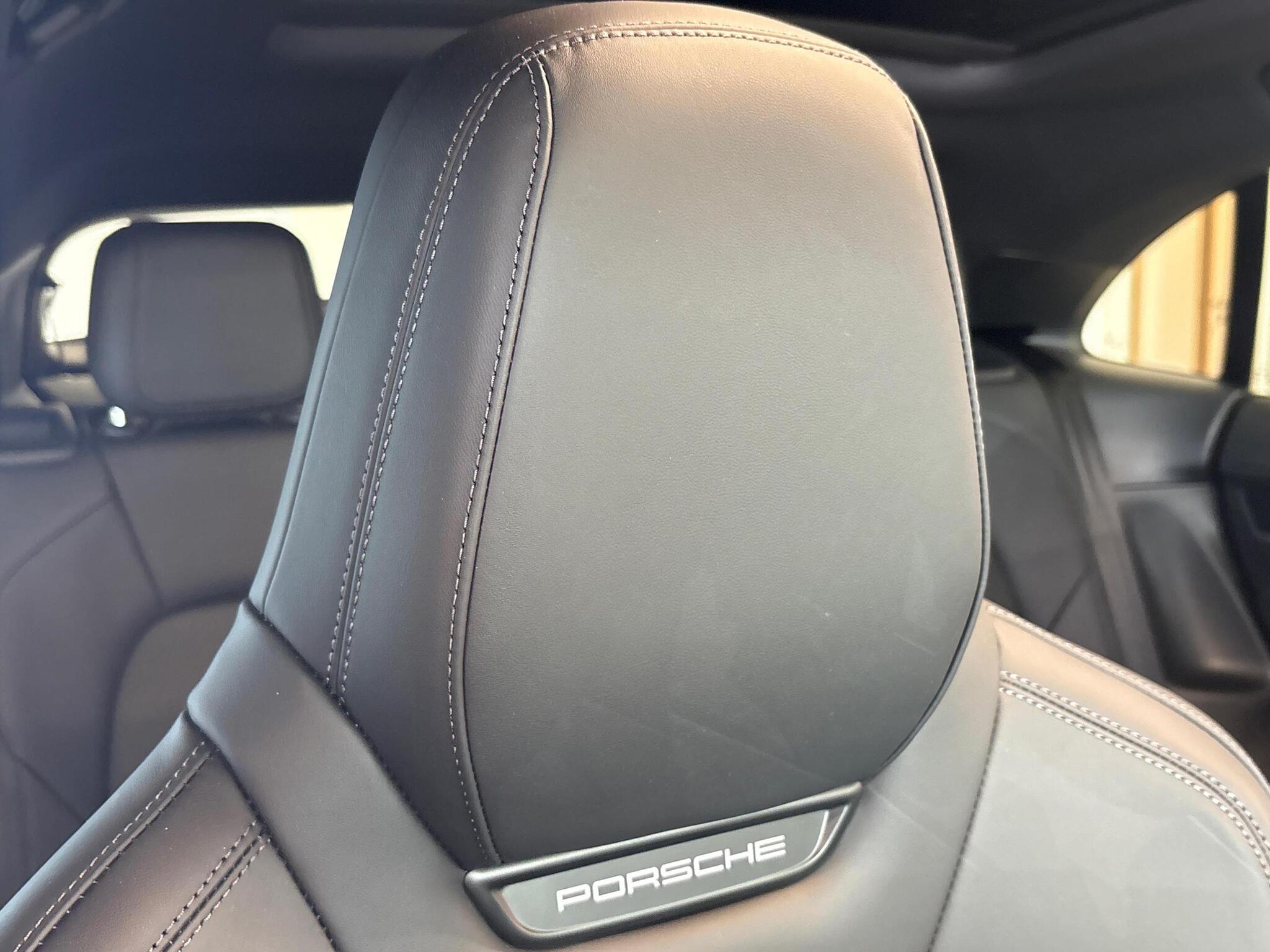 Porsche Macan view 15