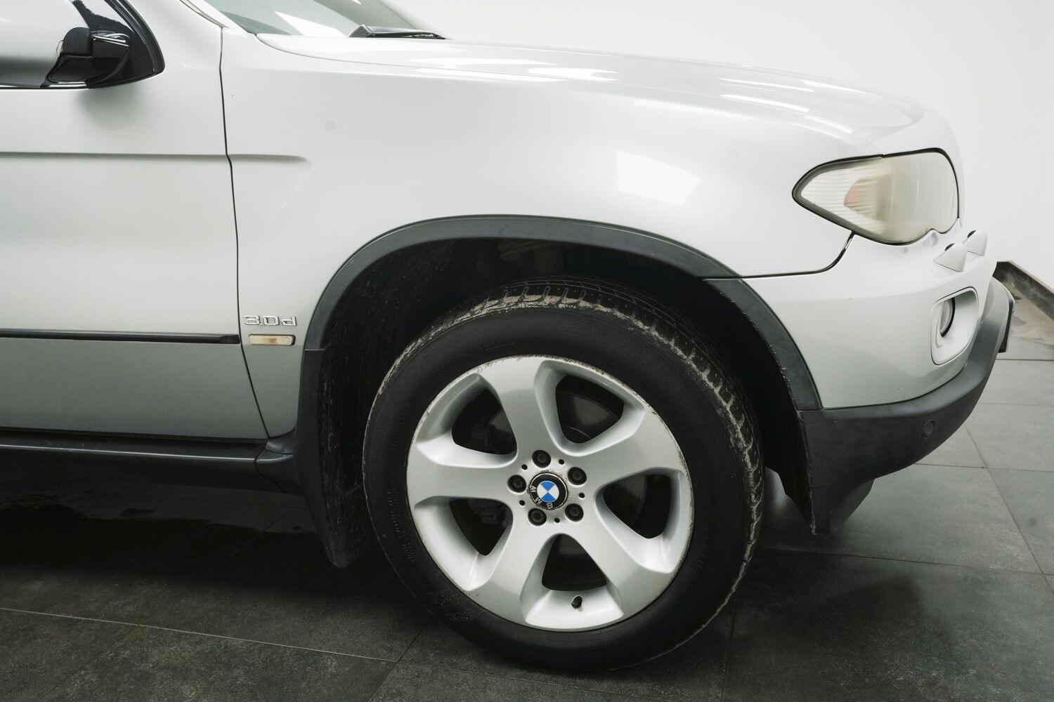 BMW X5 view 3