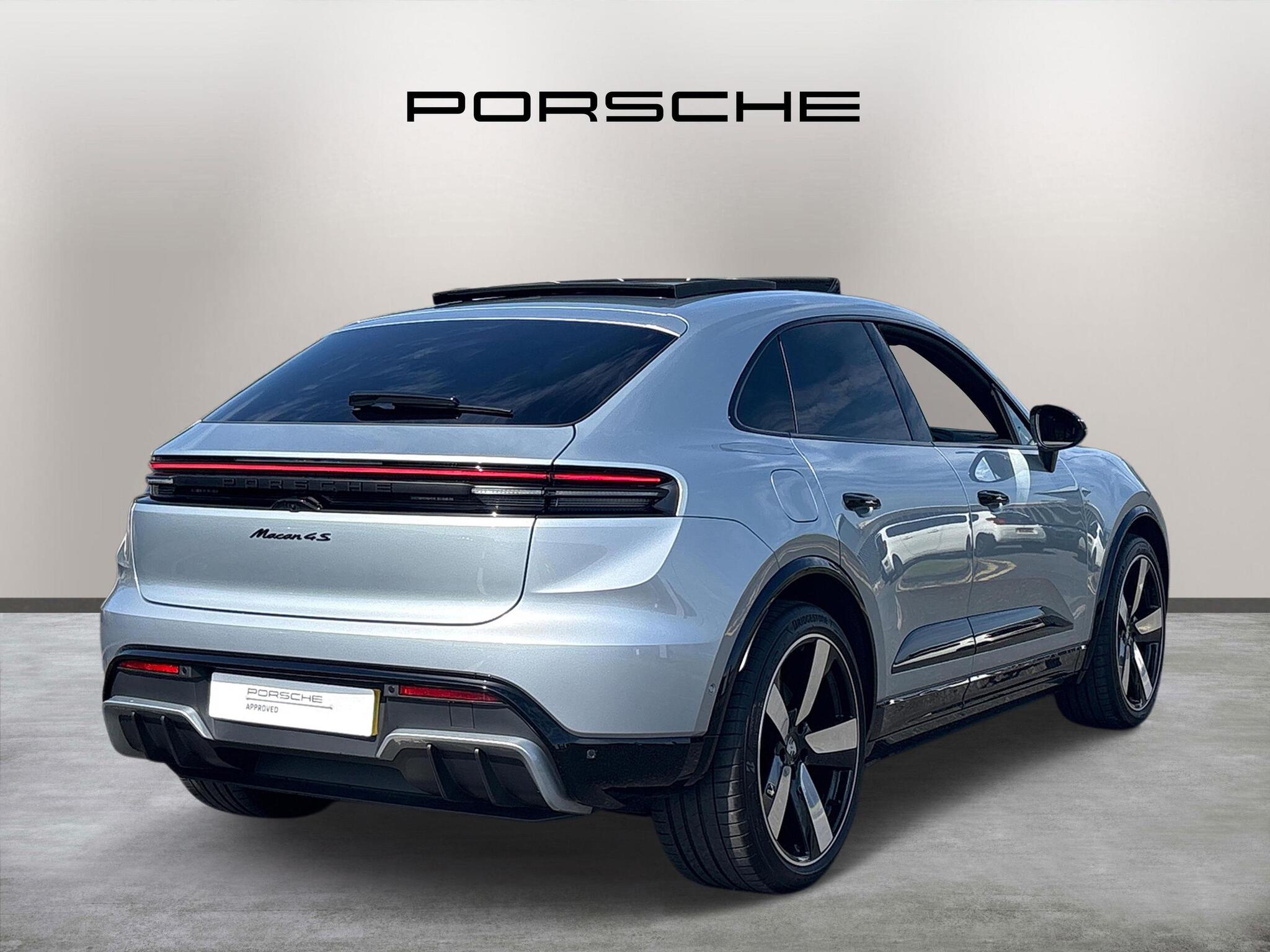 Porsche Macan view 7