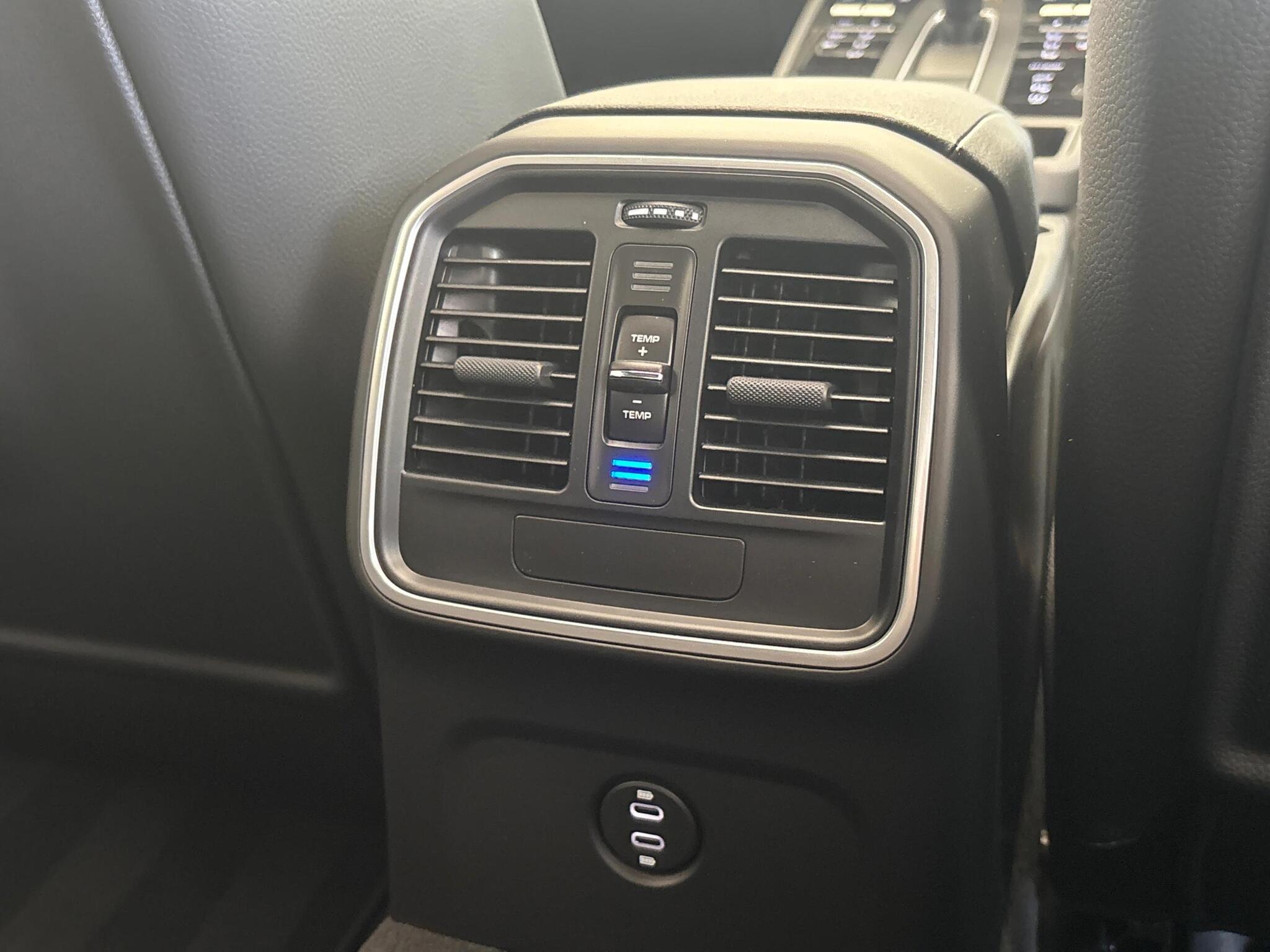 Porsche Macan view 46