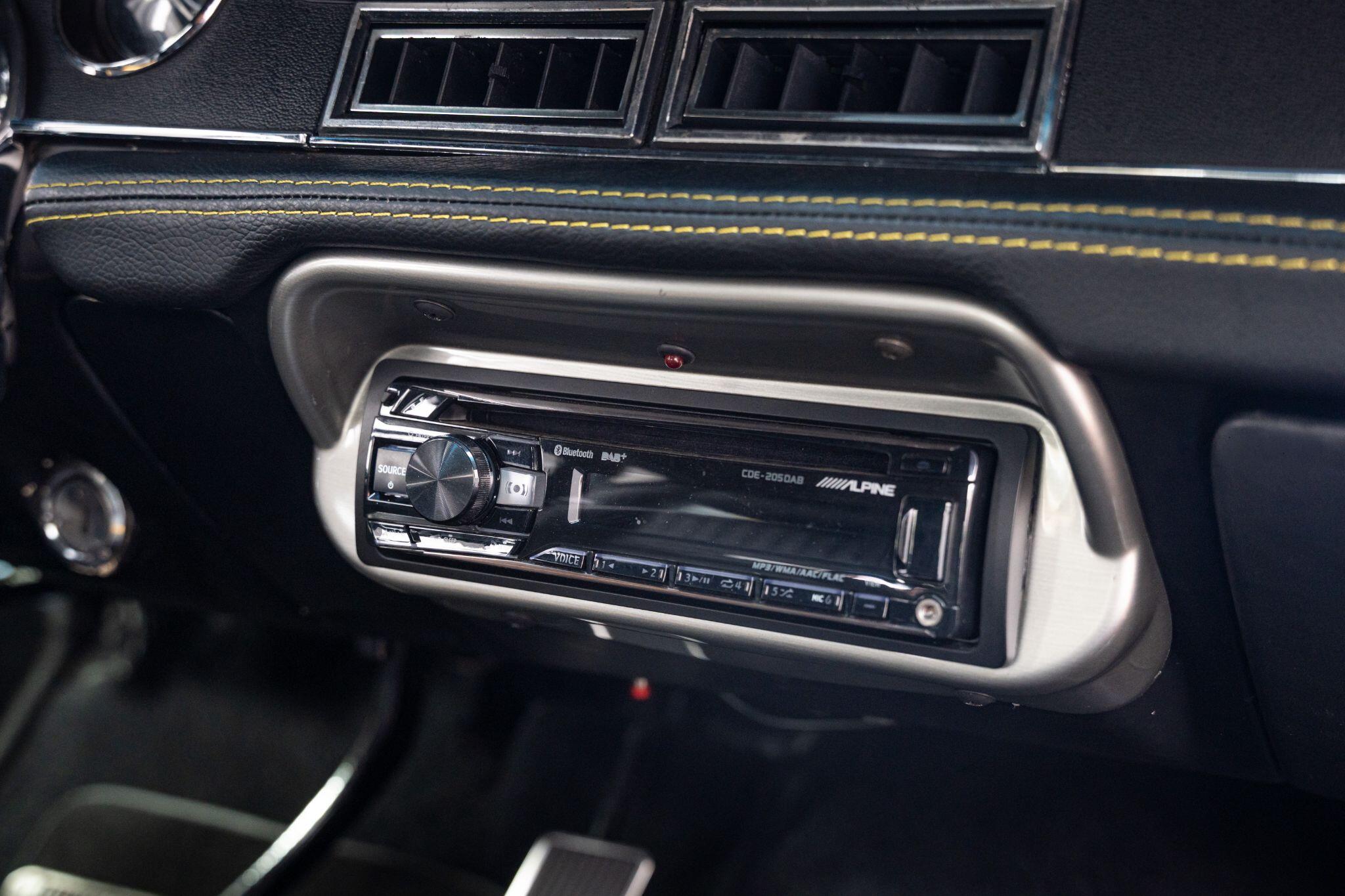 Ford Mustang view 33