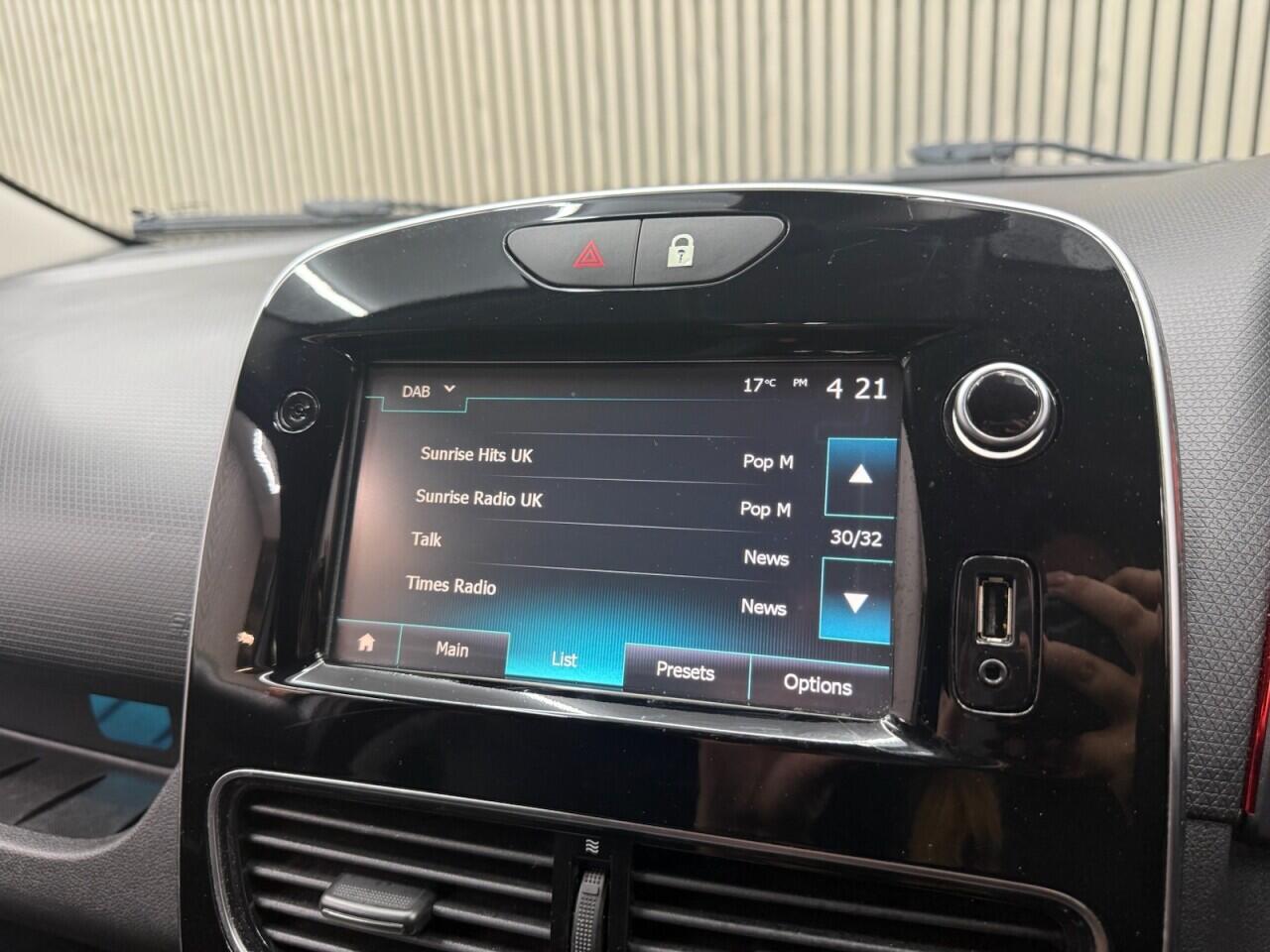 Renault Clio view 15