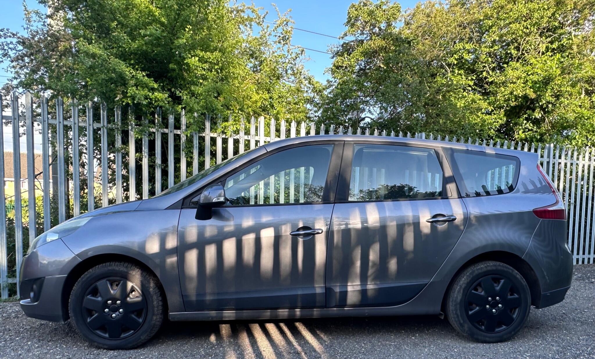 2010 Renault Grand Scenic image 8