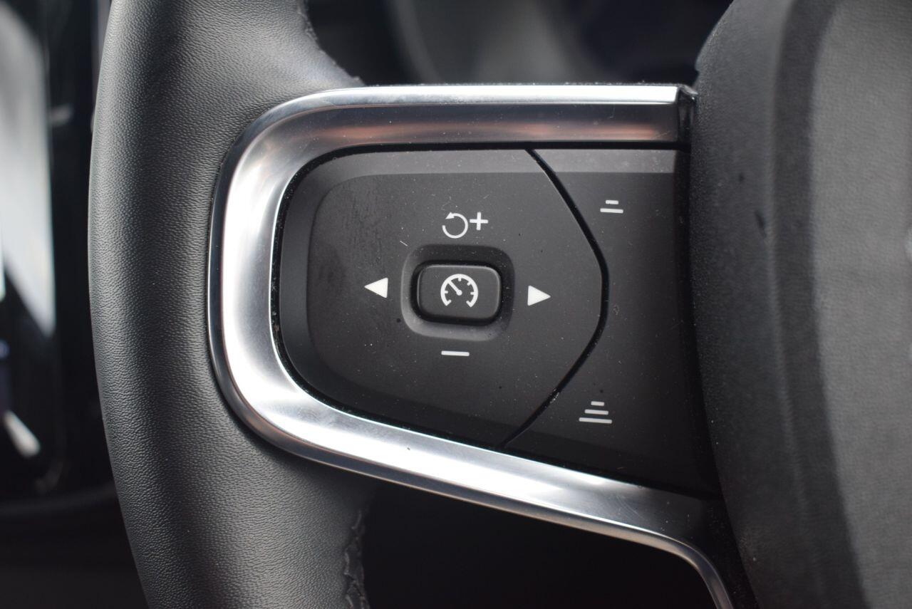 Volvo XC40 view 17