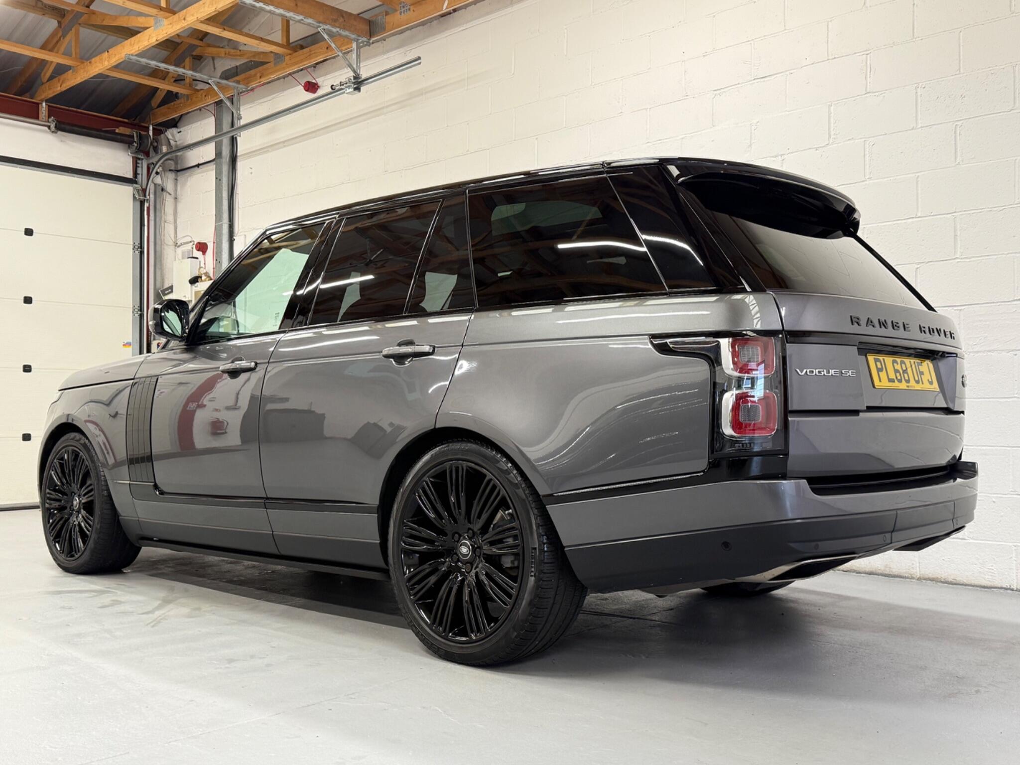 Land Rover Range Rover view 2