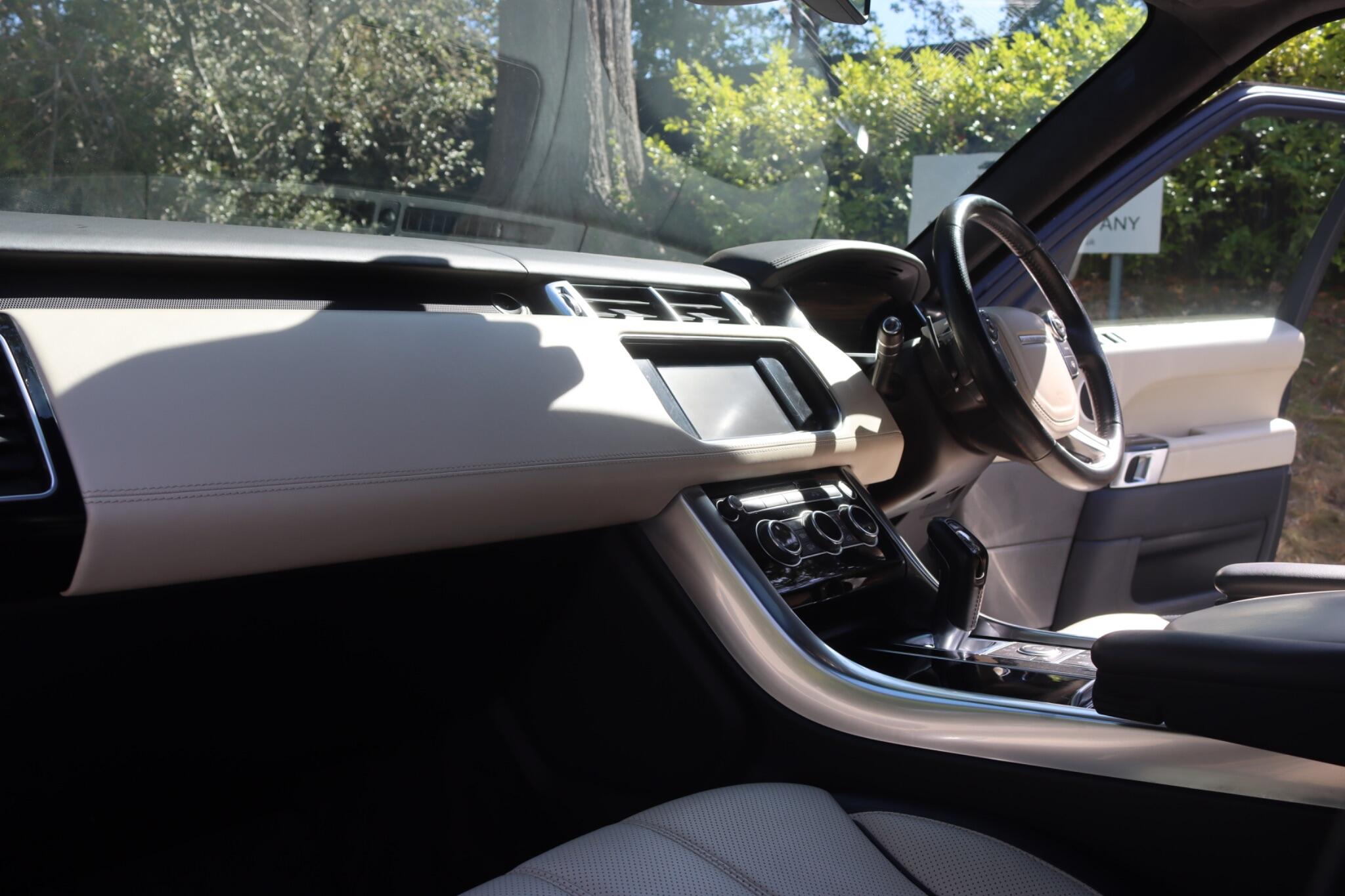 Land Rover Range Rover Sport view 10