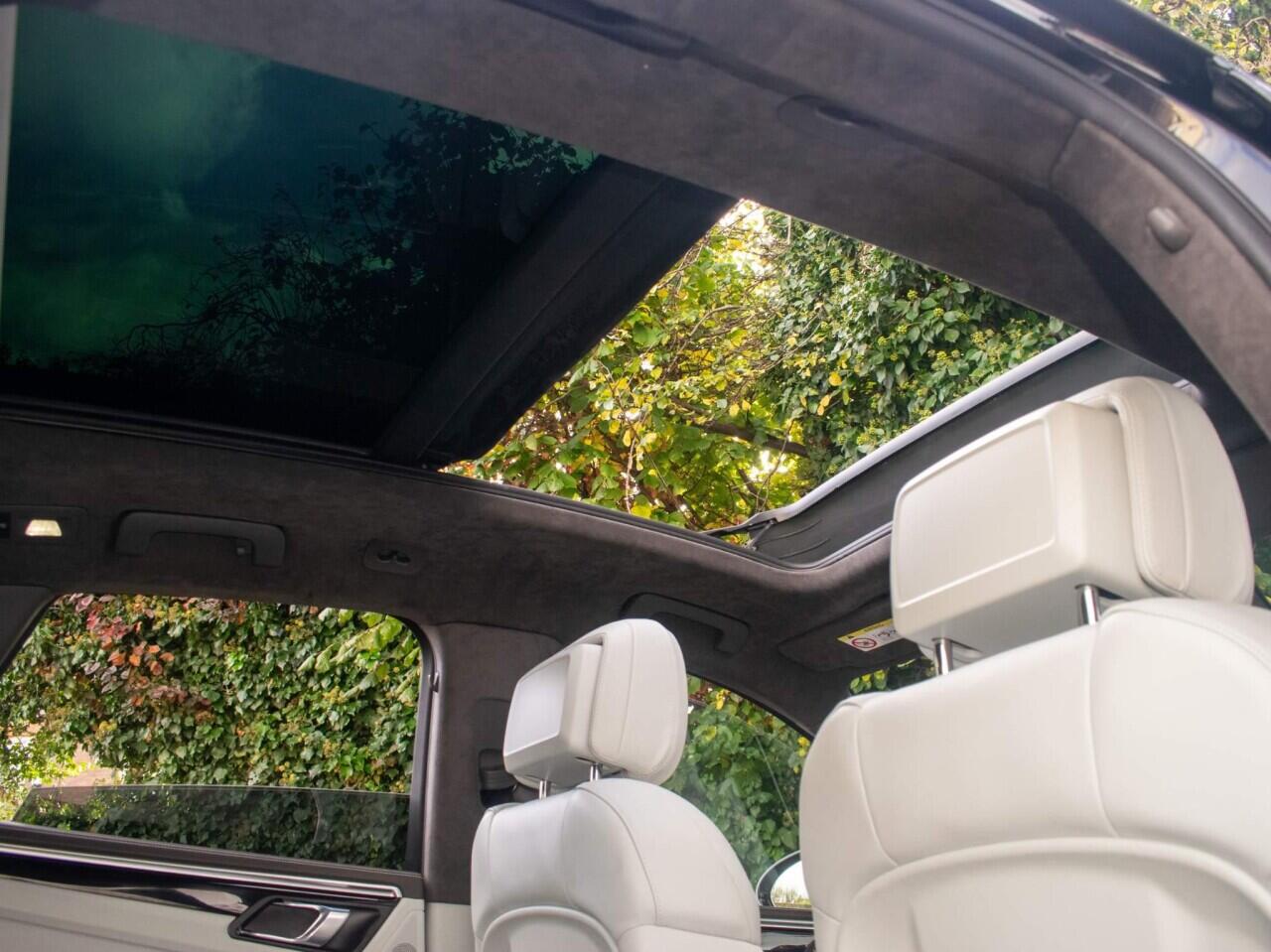 Porsche Macan view 22