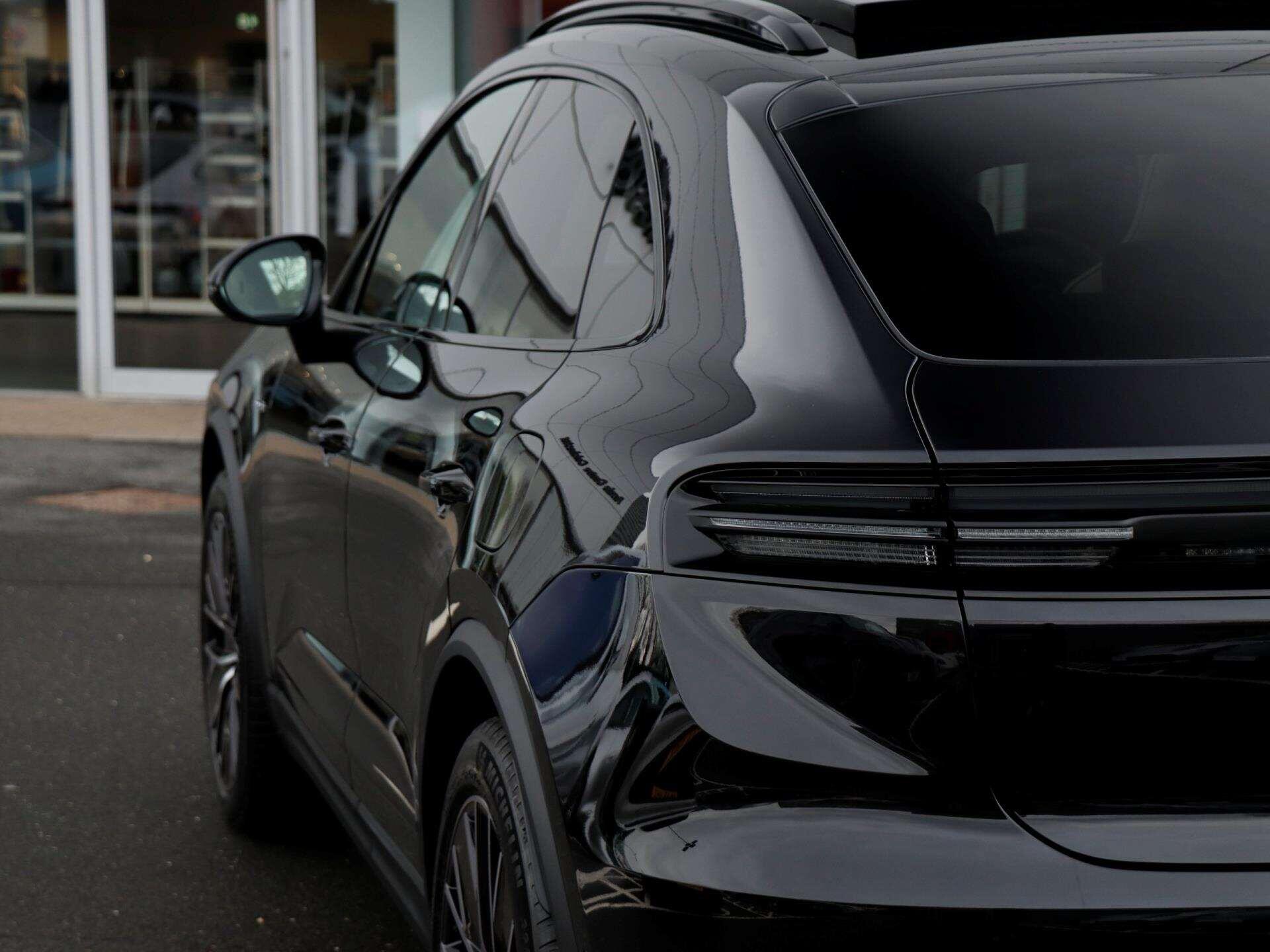 Porsche Macan view 37