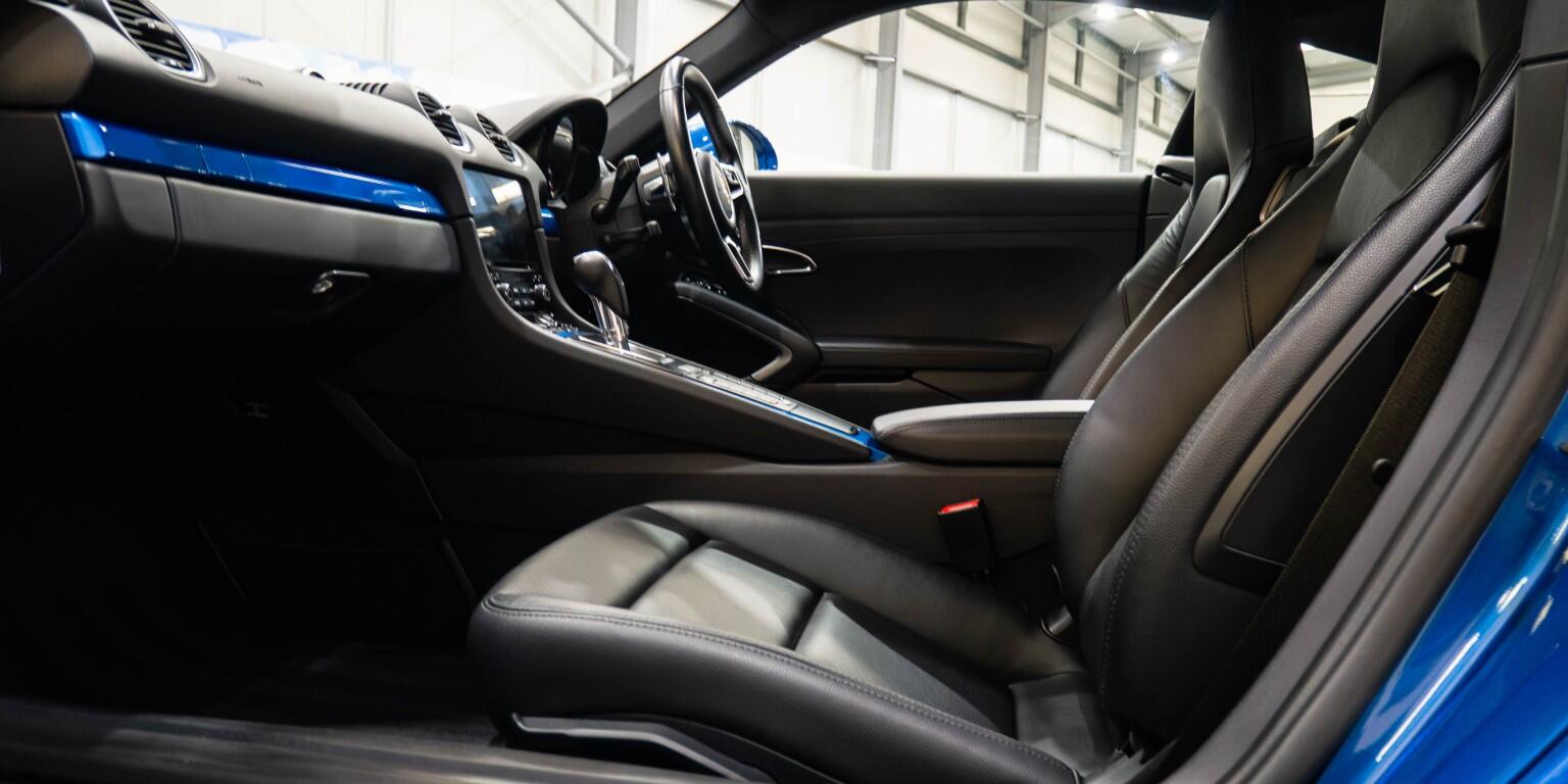 Porsche Cayman view 17