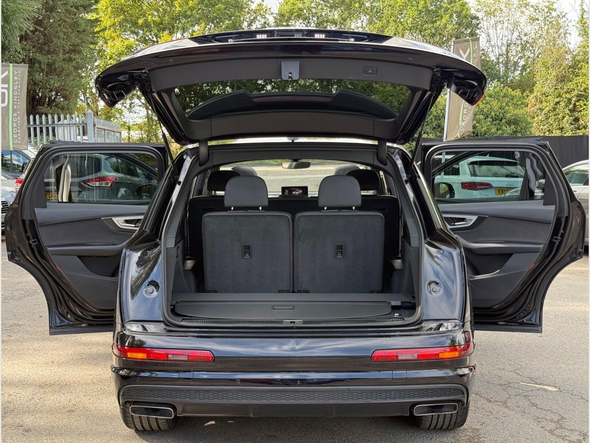 Audi Q7 view 26