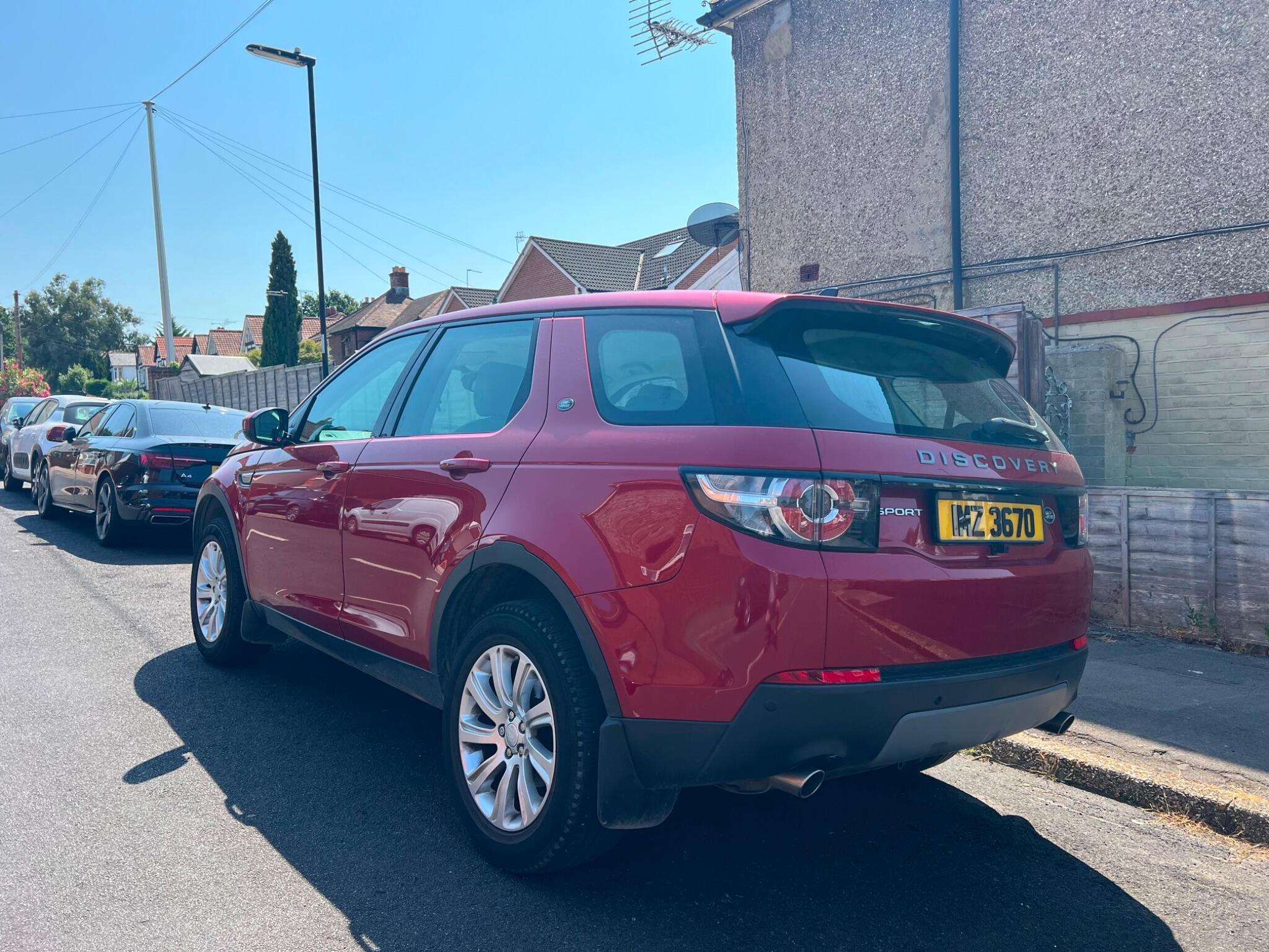 Land Rover Discovery Sport view 4
