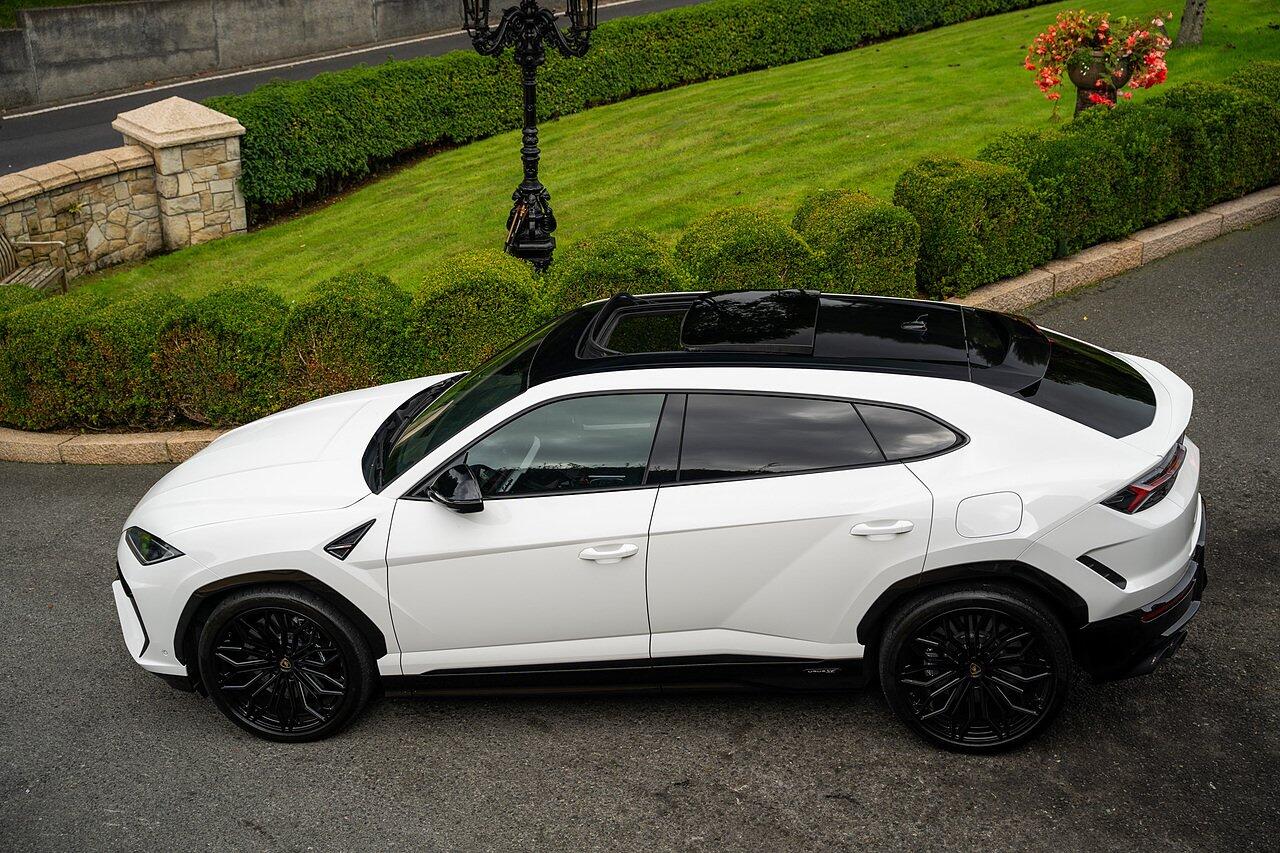 Lamborghini Urus view 97