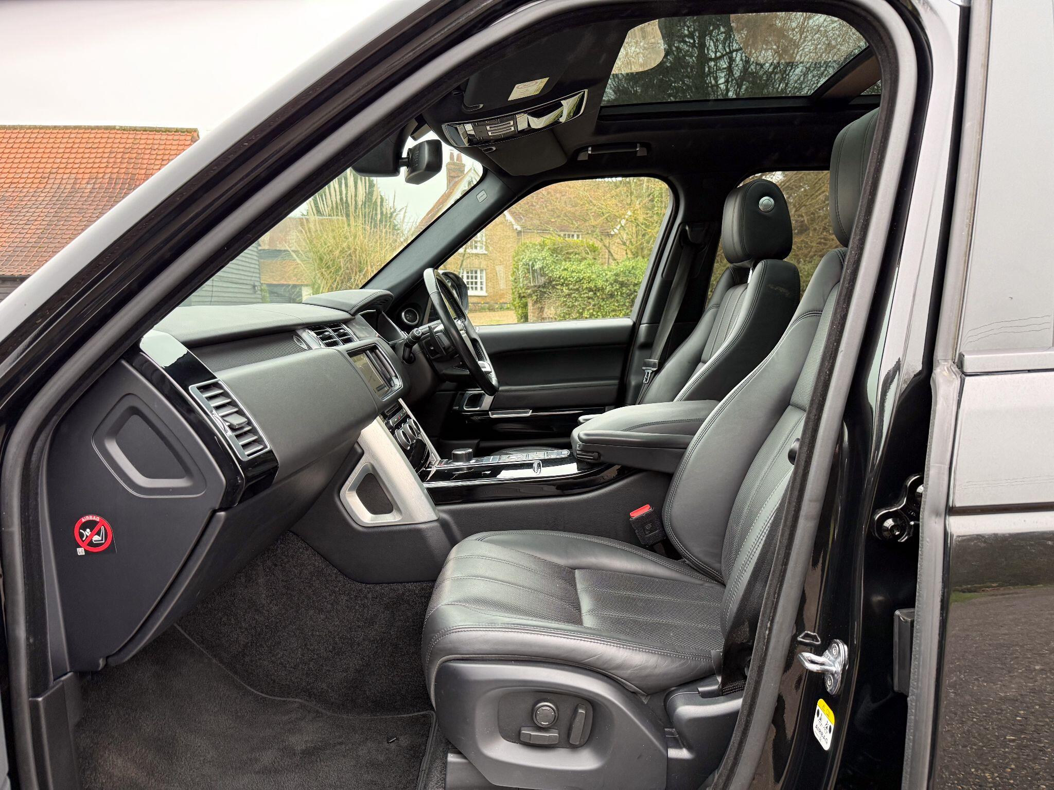 Land Rover Range Rover view 3